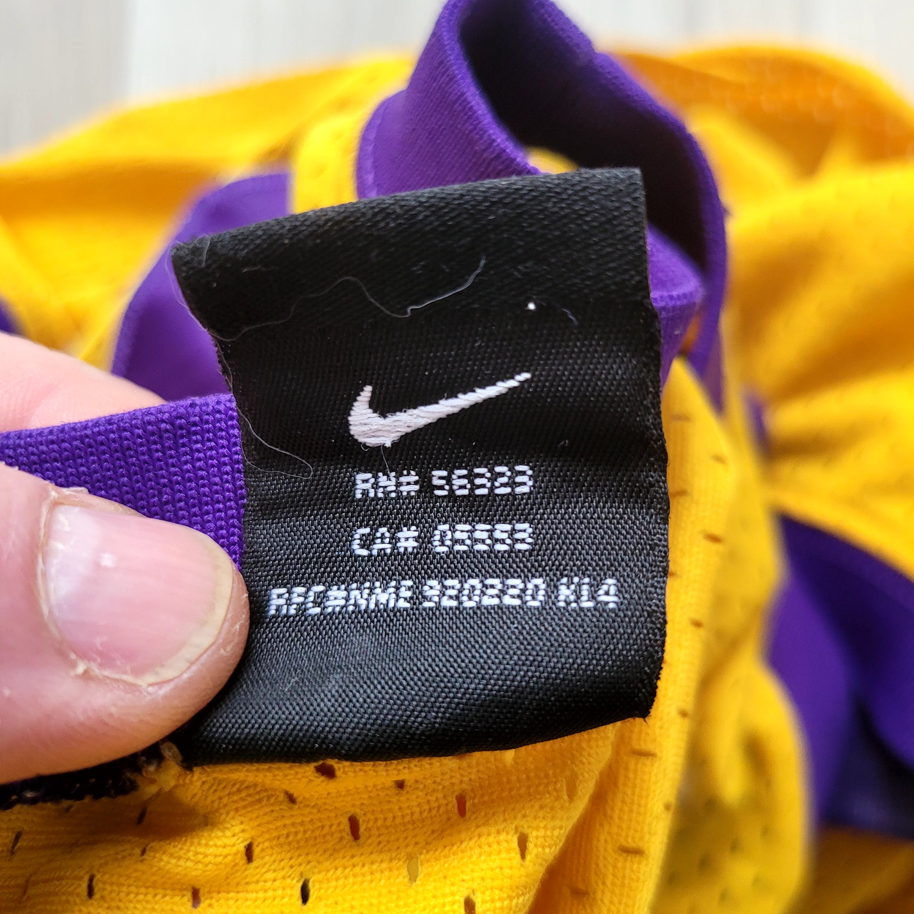 Nike 2003-04 Los Angeles Lakers Gary Payton #20 Jersey – Gold – Size XL - USASTARFASHION