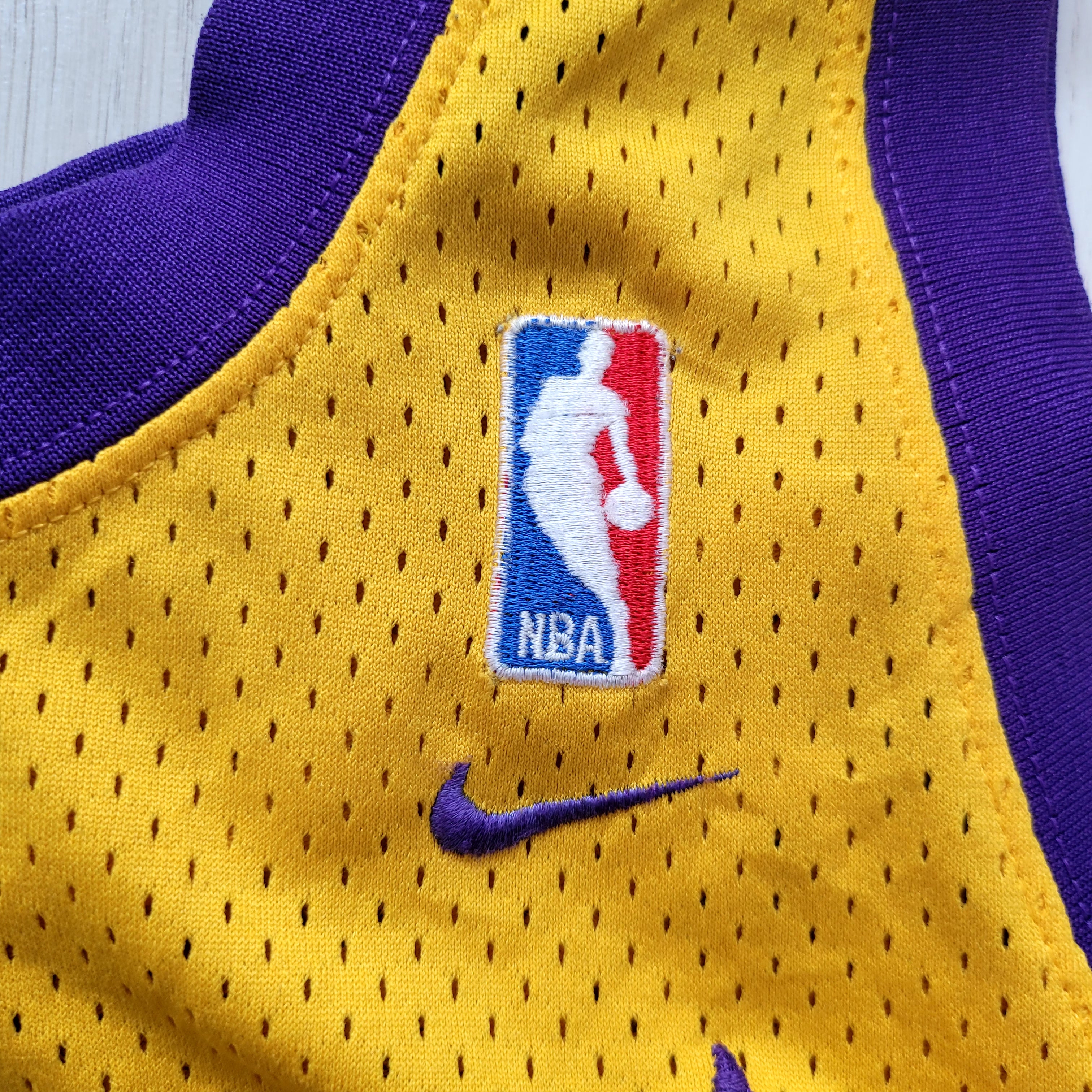 Nike 2003-04 Los Angeles Lakers Gary Payton #20 Jersey – Gold – Size XL - USASTARFASHION