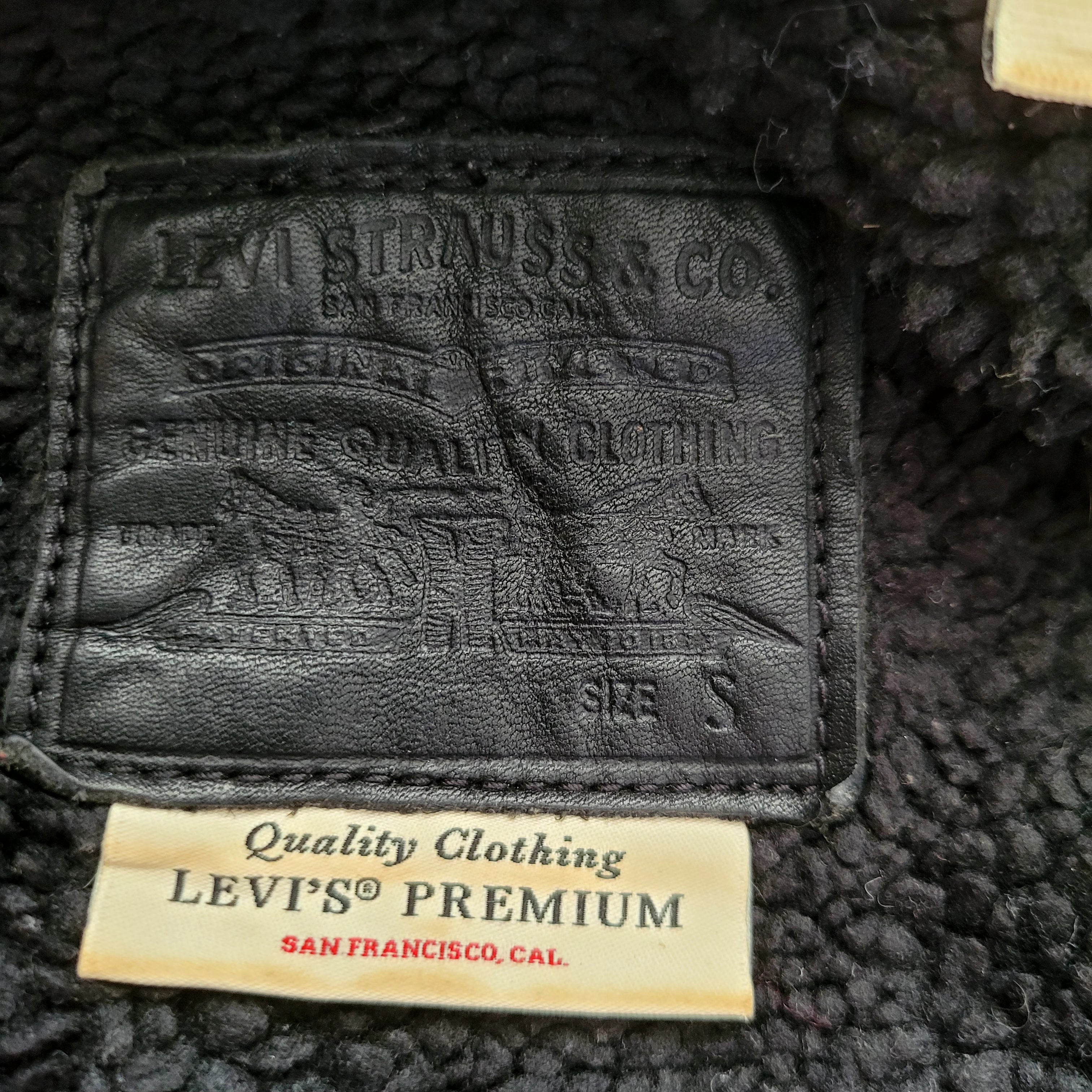 Vintage Levi’s Premium Sherpa Black Denim Jacket – Size S - USASTARFASHION