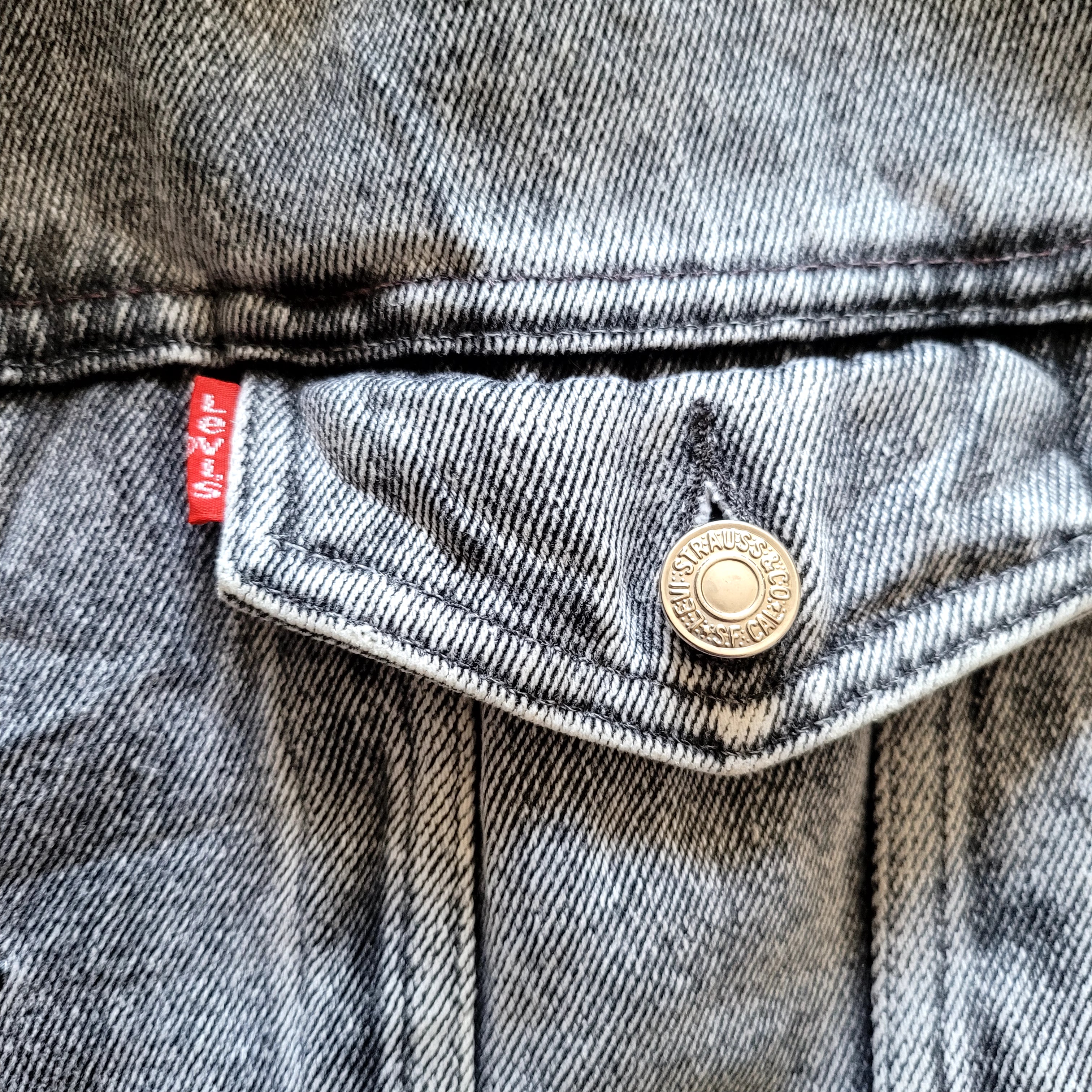 Vintage Levi’s Sherpa Lined Denim Jacket – Size S - USASTARFASHION
