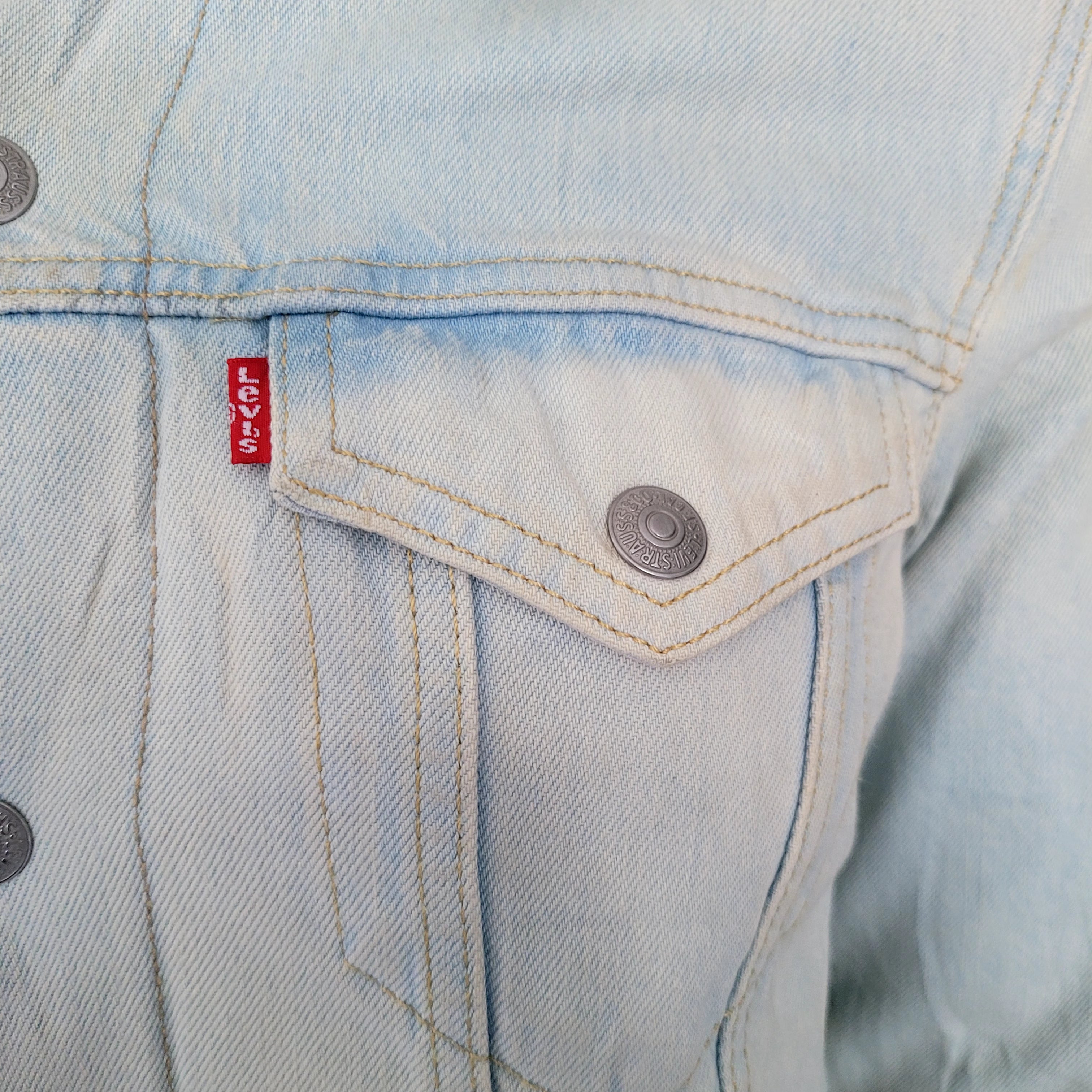 Vintage Levi’s Light Wash Sherpa Trucker Jacket – Size S - USASTARFASHION