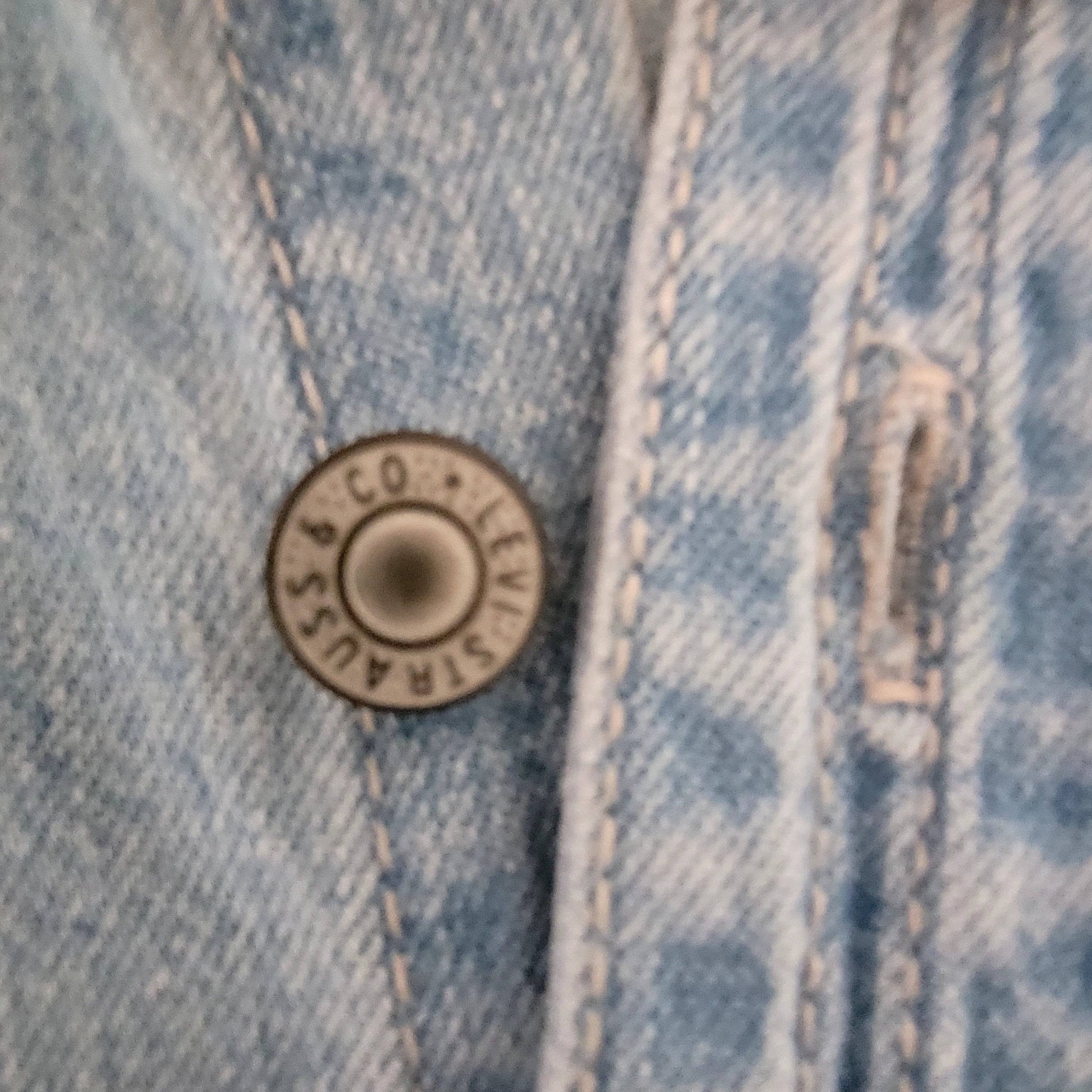 Levi’s White Authentic Western Shirt – Size M - USASTARFASHION