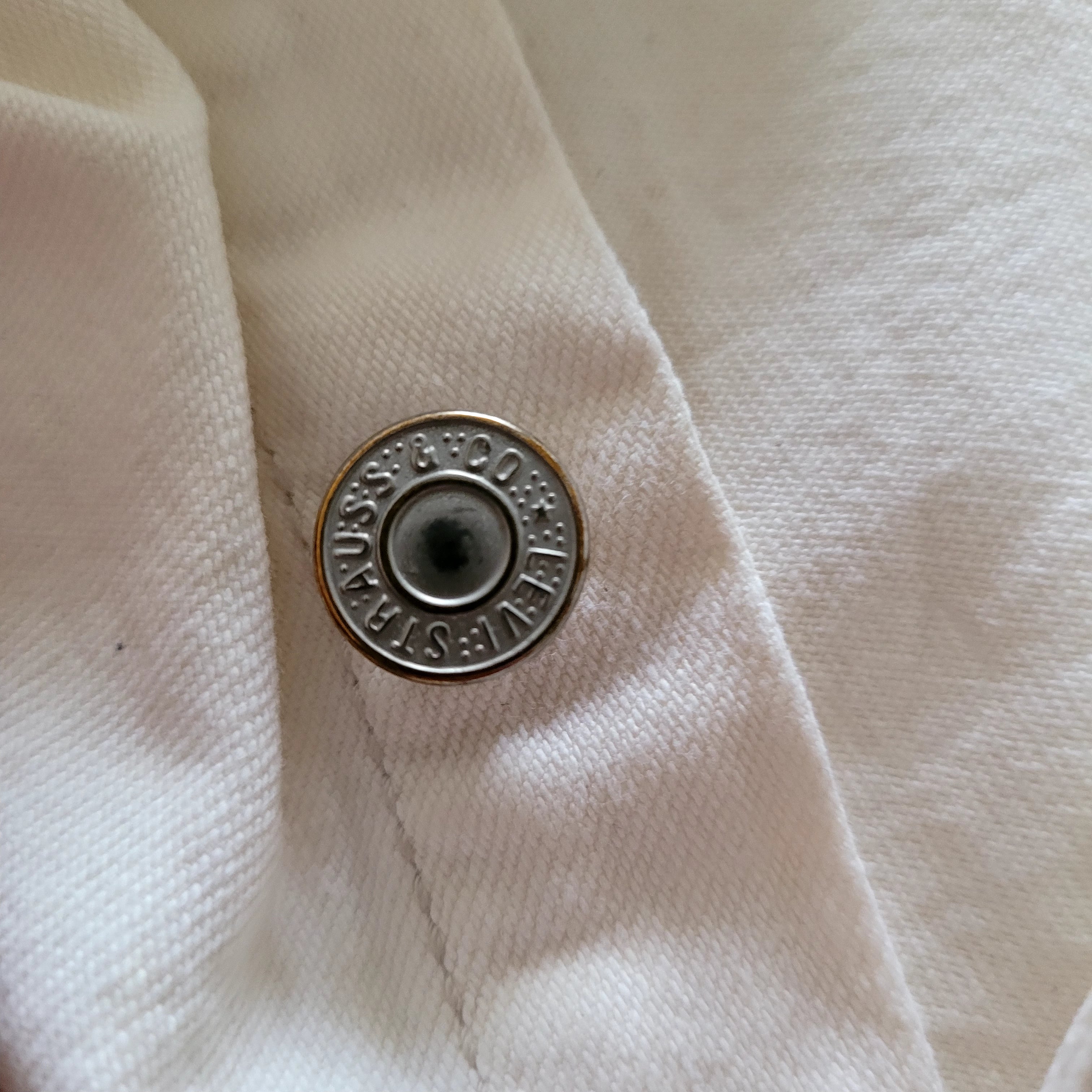Levi’s White Authentic Western Shirt – Size M - USASTARFASHION
