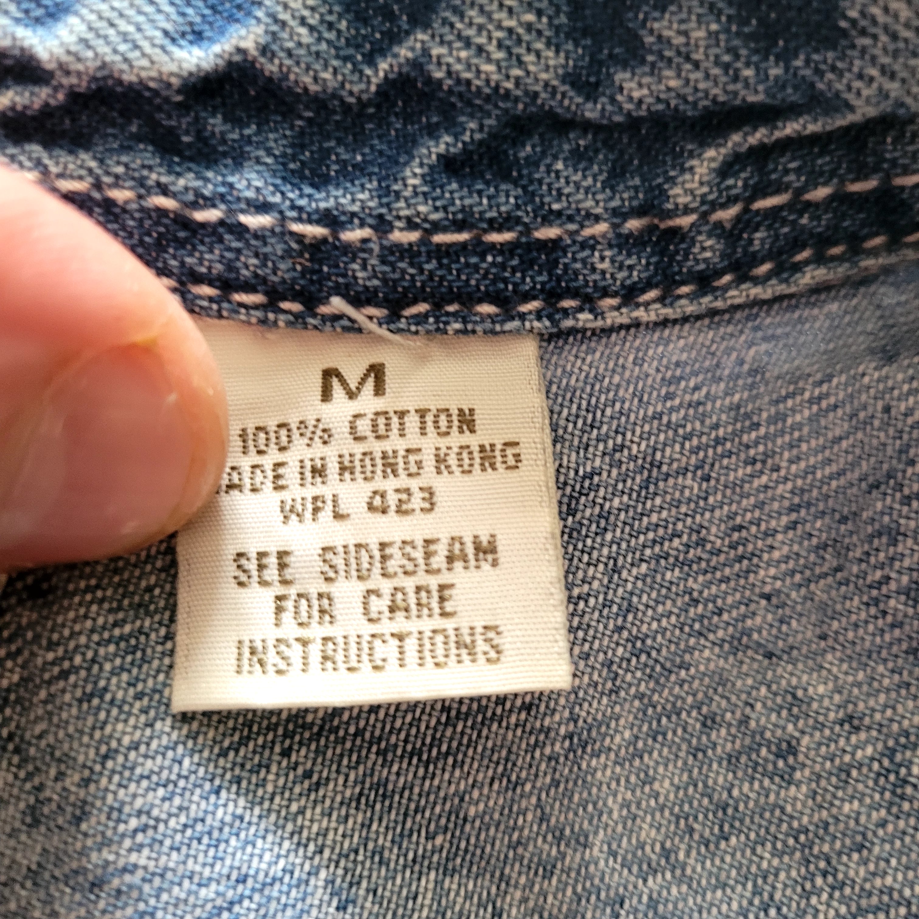 Vintage Levi’s Light Wash Denim Shirt – Size M - USASTARFASHION