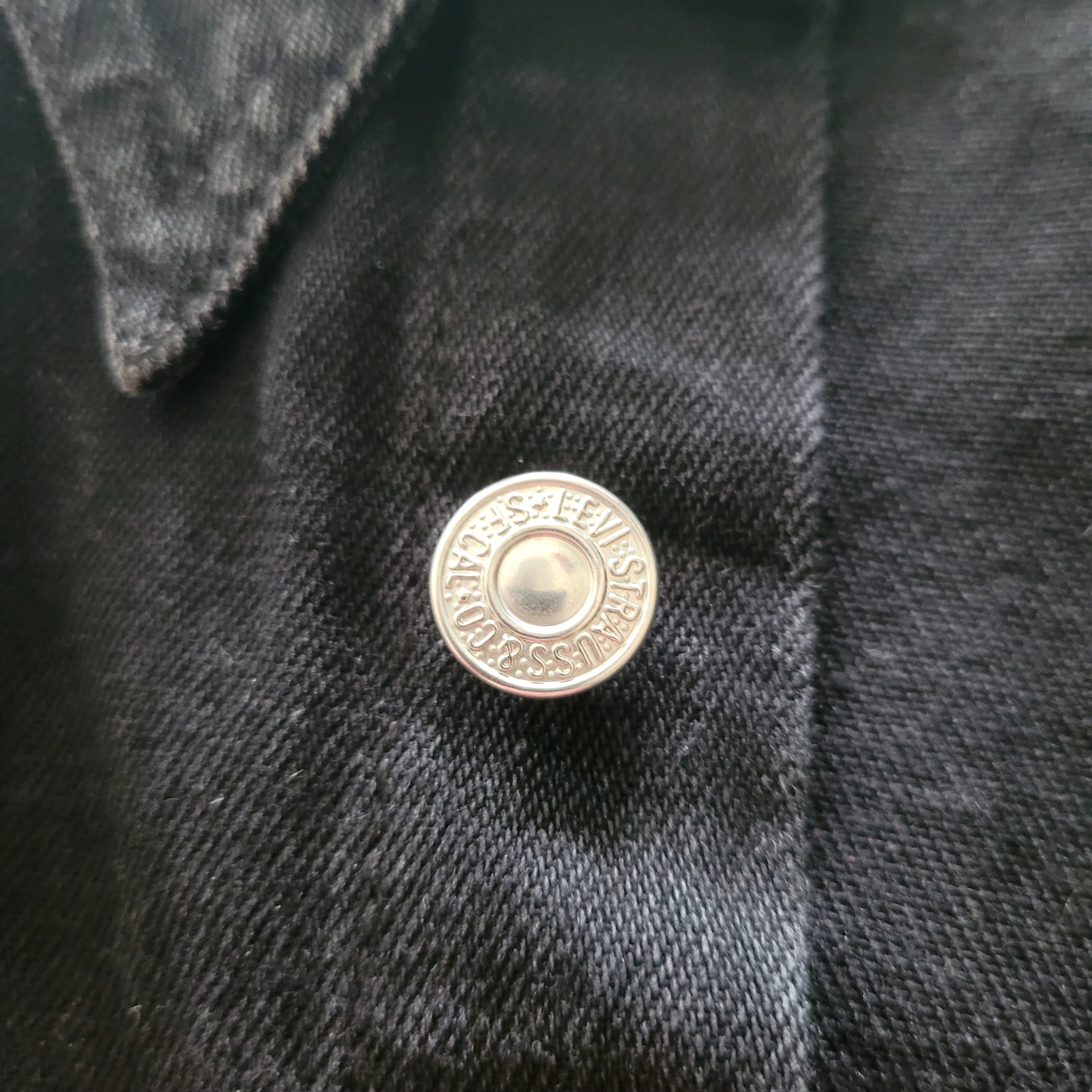 Levi's Black Long Sleeve Button-Up Shirt – Size L - USASTARFASHION