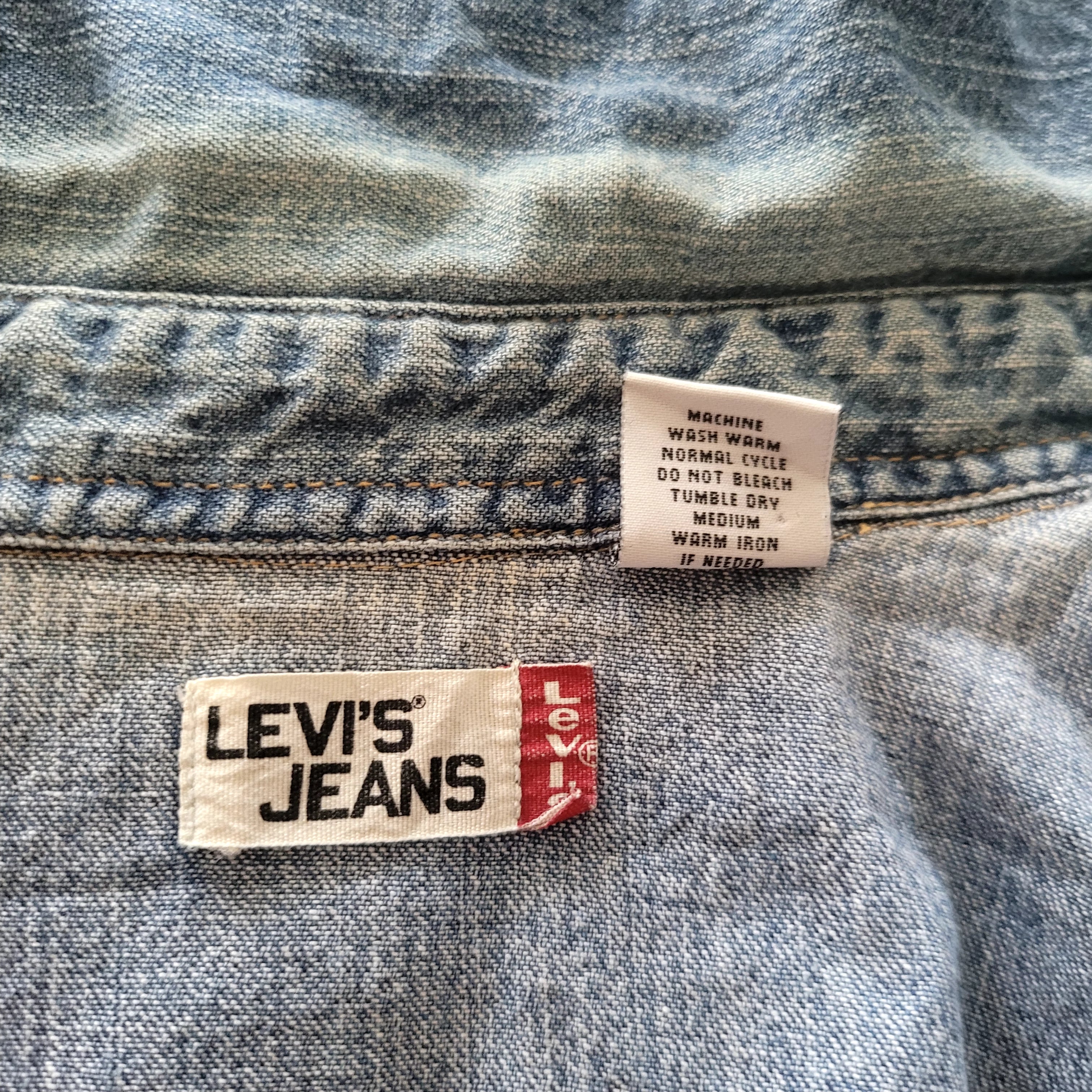 Vintage Levi's Western Denim Shirt – Size M - USASTARFASHION