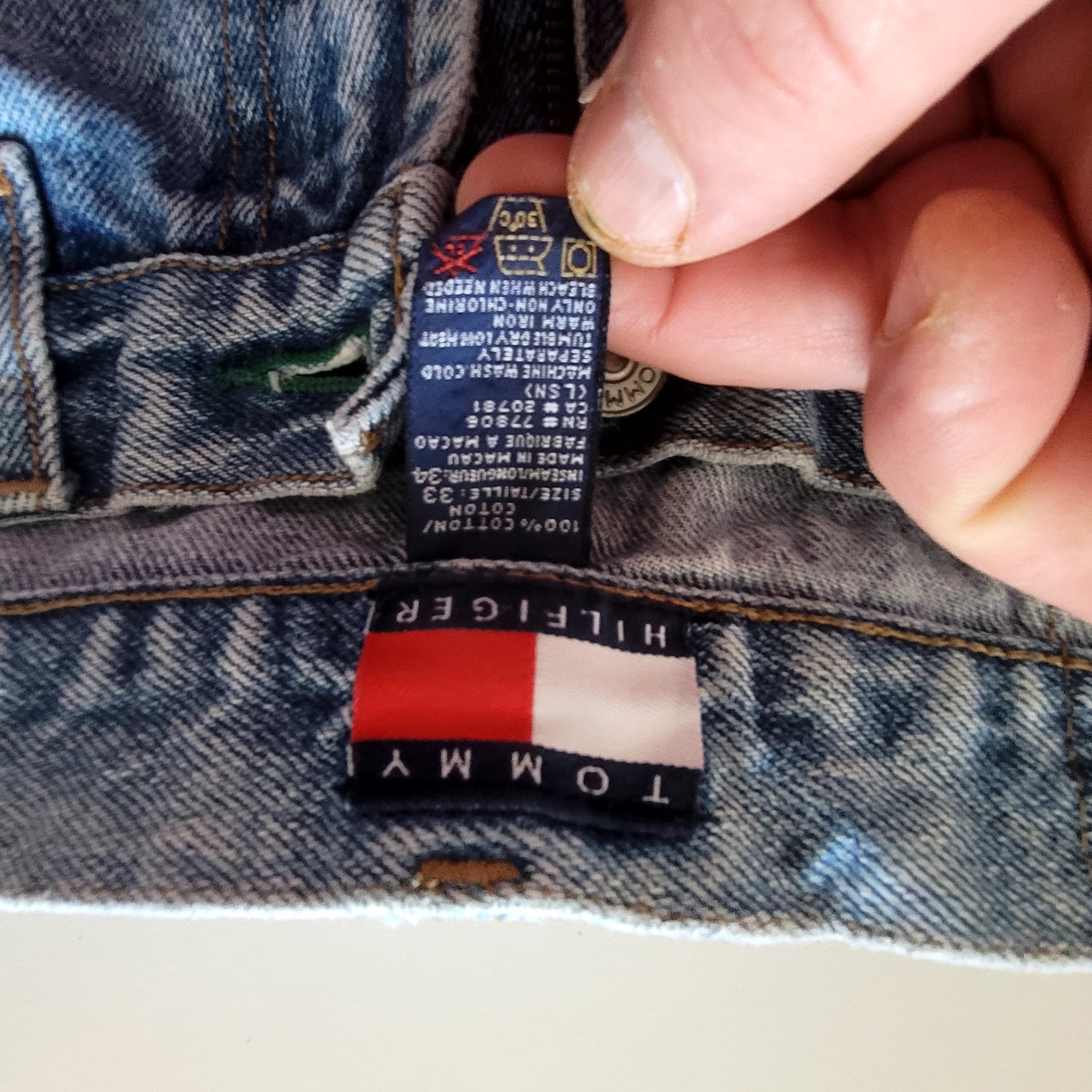 Tommy Hilfiger Crest Jeans – Size W33 L34 - USASTARFASHION