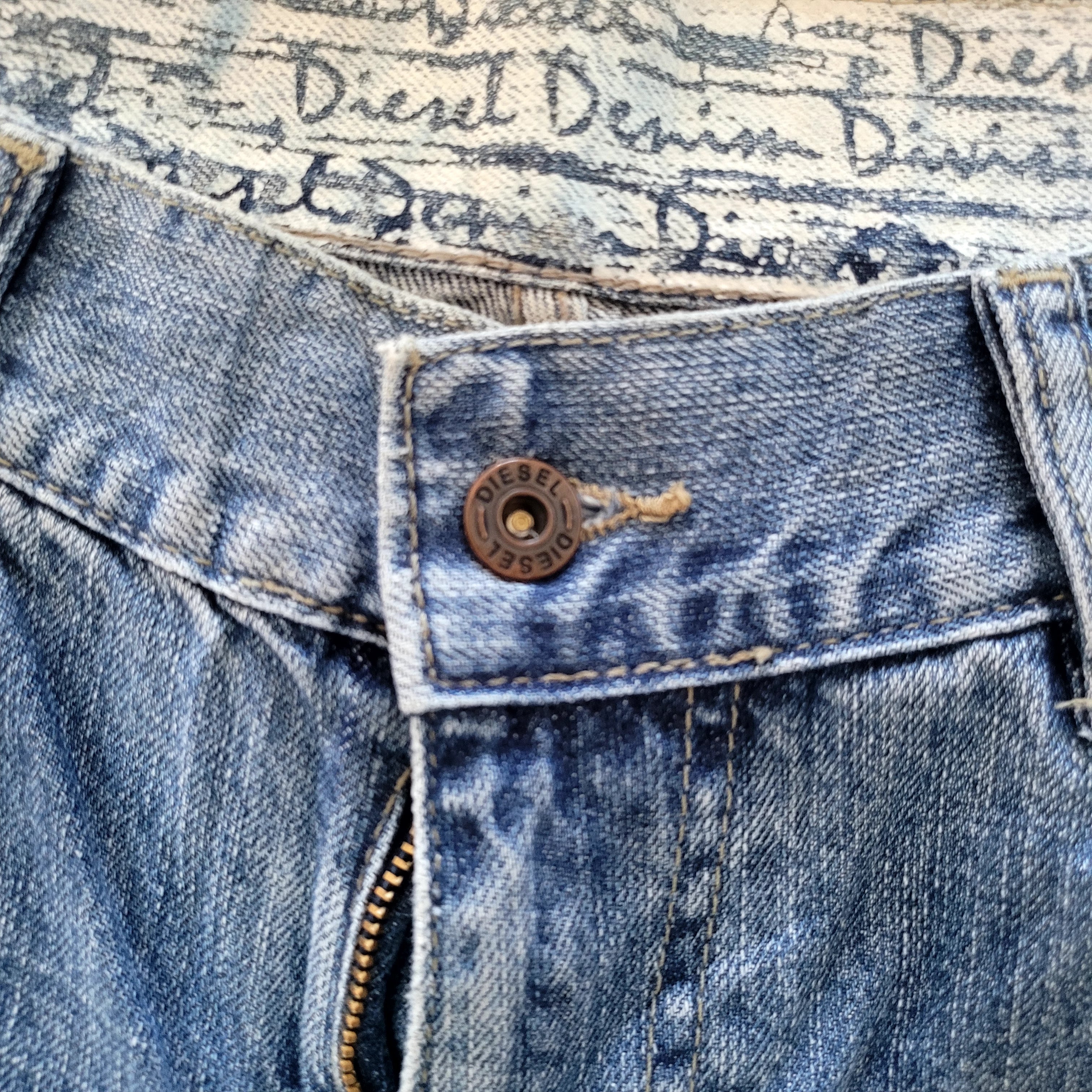 Diesel Industry Light Wash Jeans – W34 L33 - USASTARFASHION