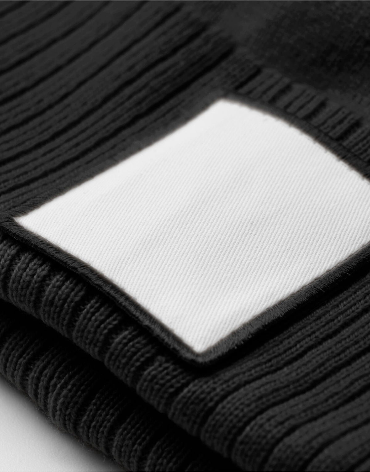 Beechfield B338R Appliqué Patch Pom Beanie - Black/White