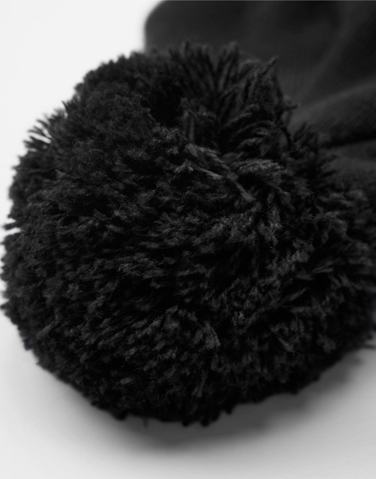 Beechfield B338R Appliqué Patch Pom Beanie - Black/White