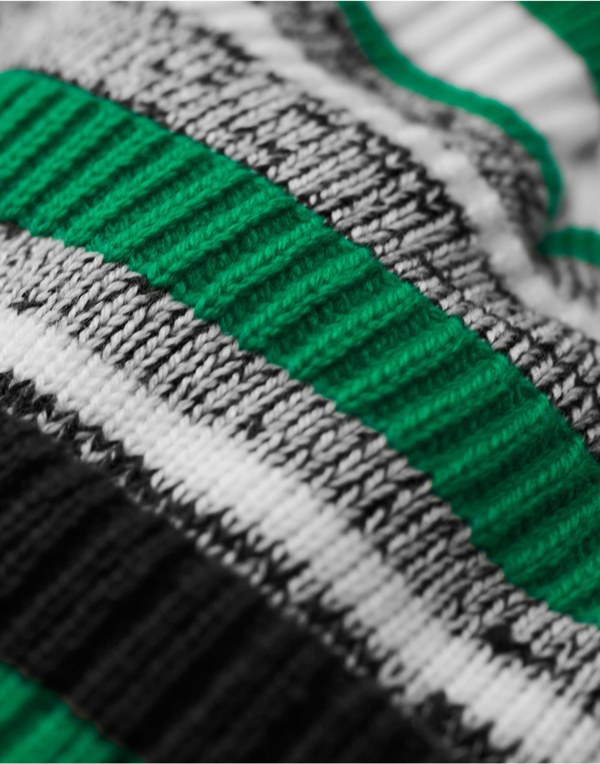 Beechfield B474R Multi-Sport Fan Beanie - Black/Kelly Green/White