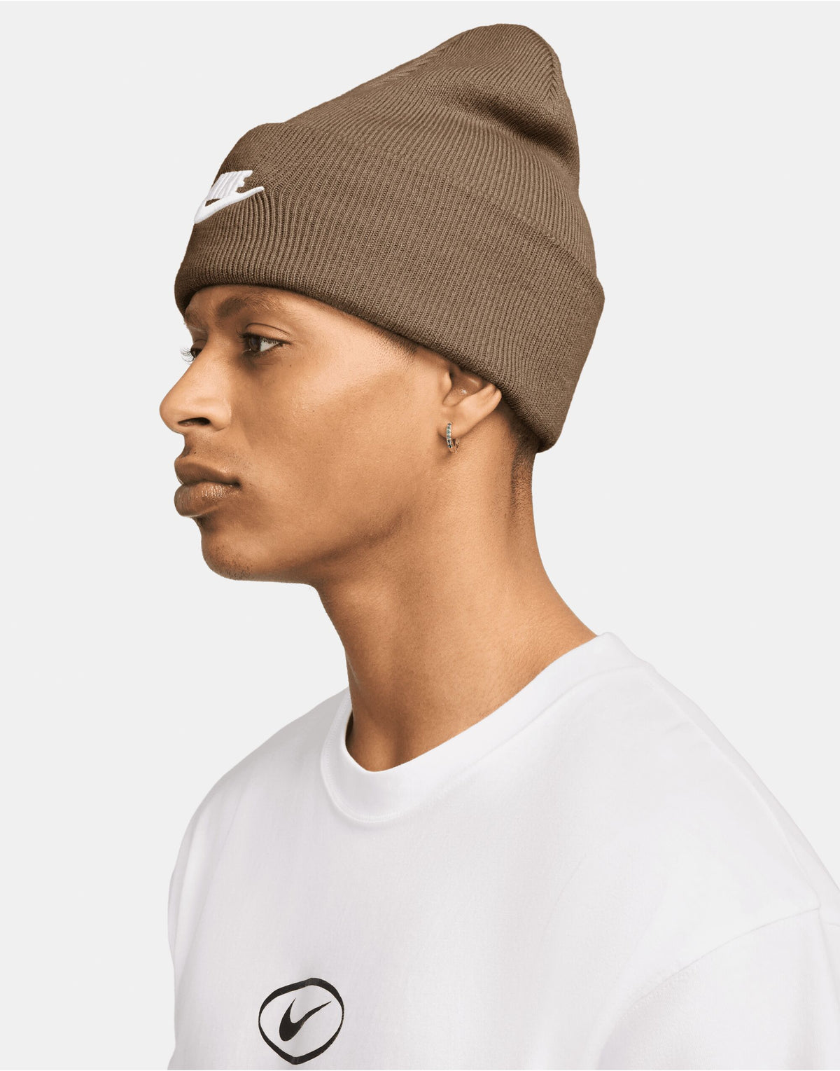 Nike HF0186 Peak Beanie - Mosswood Brown/White