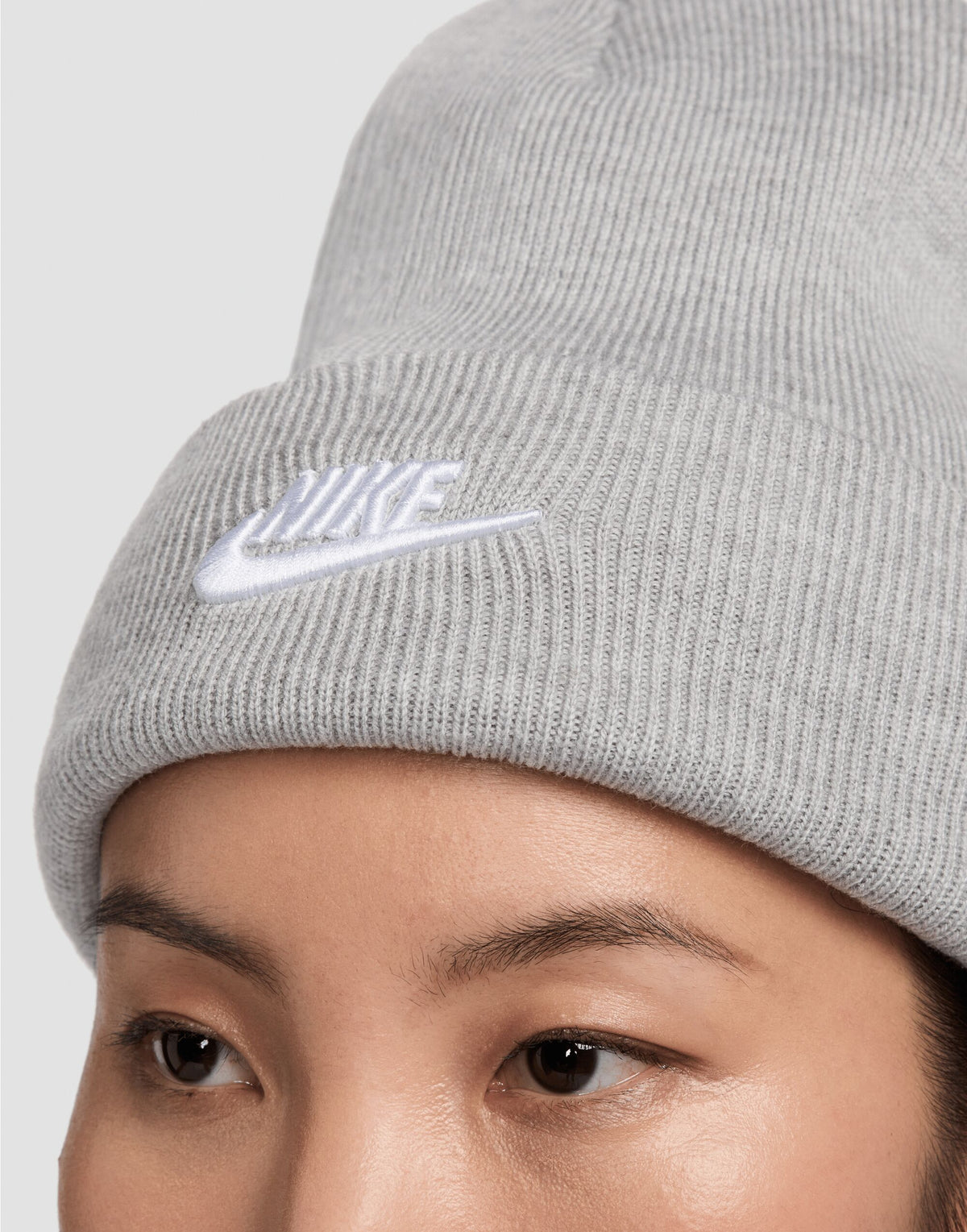 Nike HF0186 Peak Beanie - Dark Grey Heather/White
