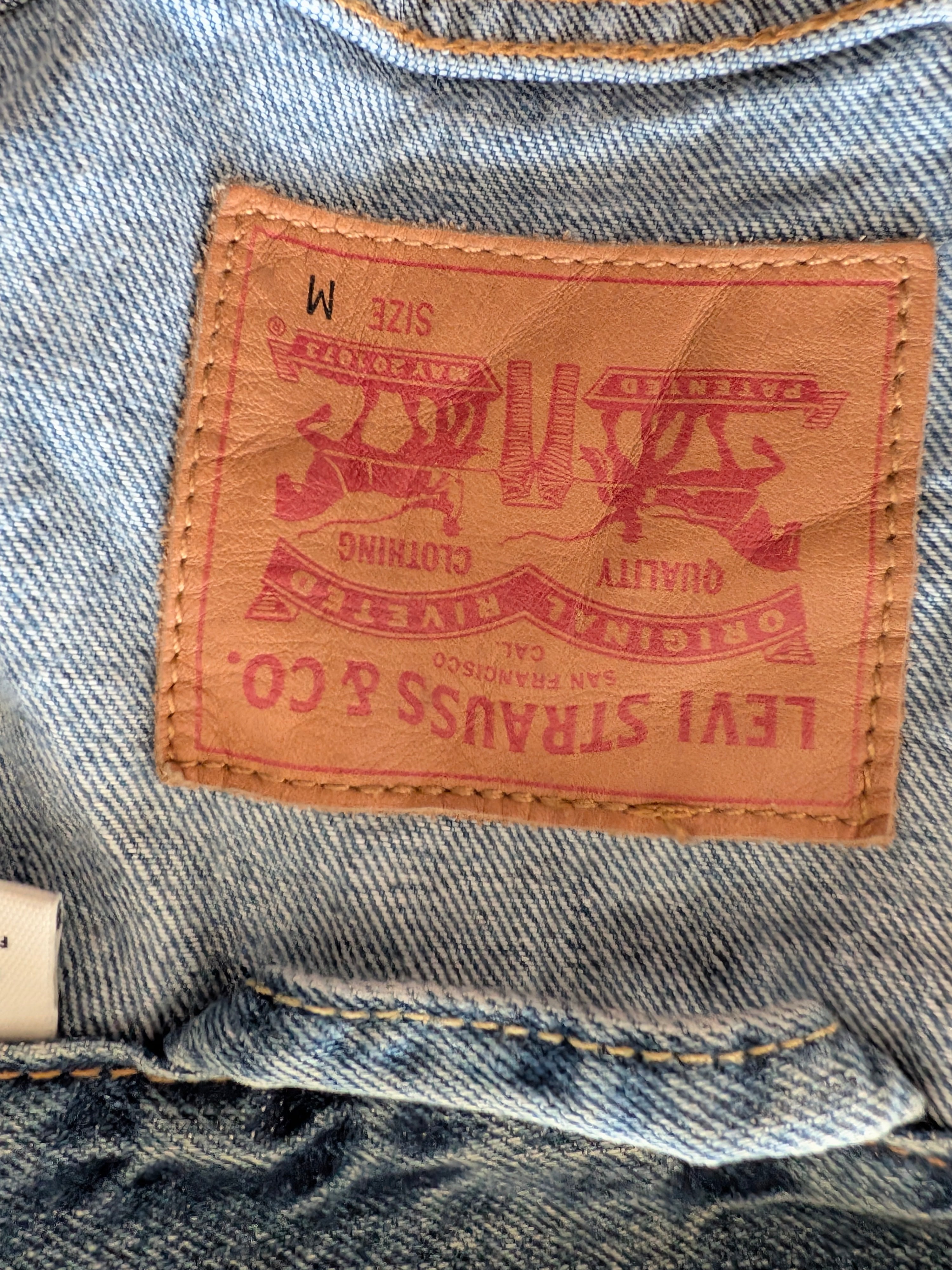 Levi’s Trucker Denim Jacket Size M Medium Blue Vintage 100% Cotton Red Tab USA - USASTARFASHION