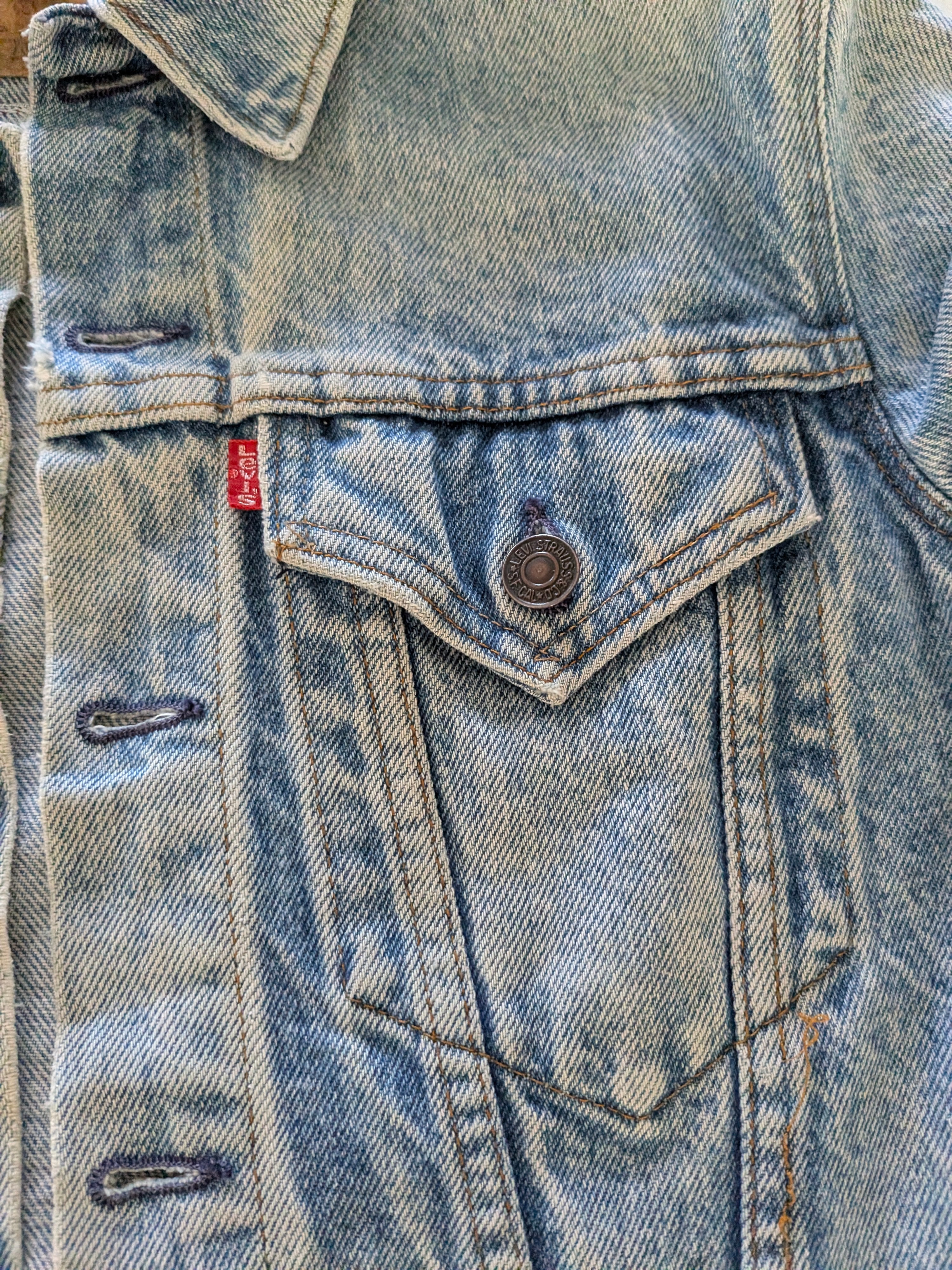 Levi’s Kids / Women’s XS Trucker Denim Jacket Vintage Light Wash Red Tab - USASTARFASHION