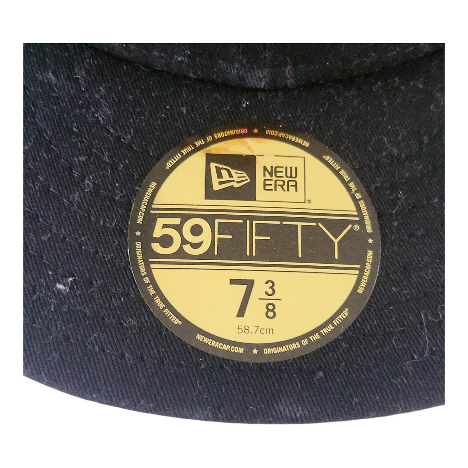 Manchester United Cap - New Era 59FIFTY Fitted Hat Size 7 3/8 with Embroidered Crest - USASTARFASHION