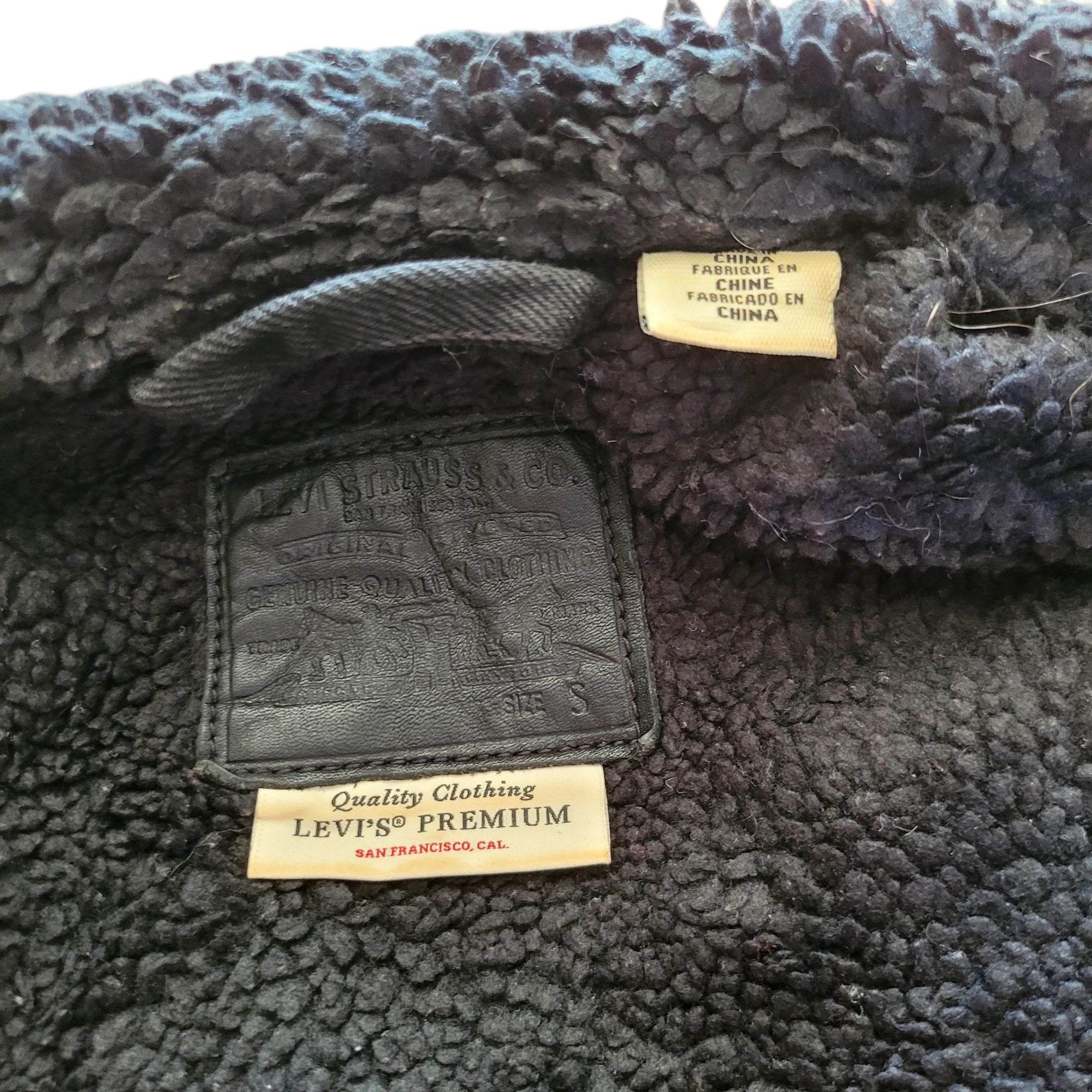 Vintage Levi’s Premium Sherpa Black Denim Jacket – Size S - USASTARFASHION