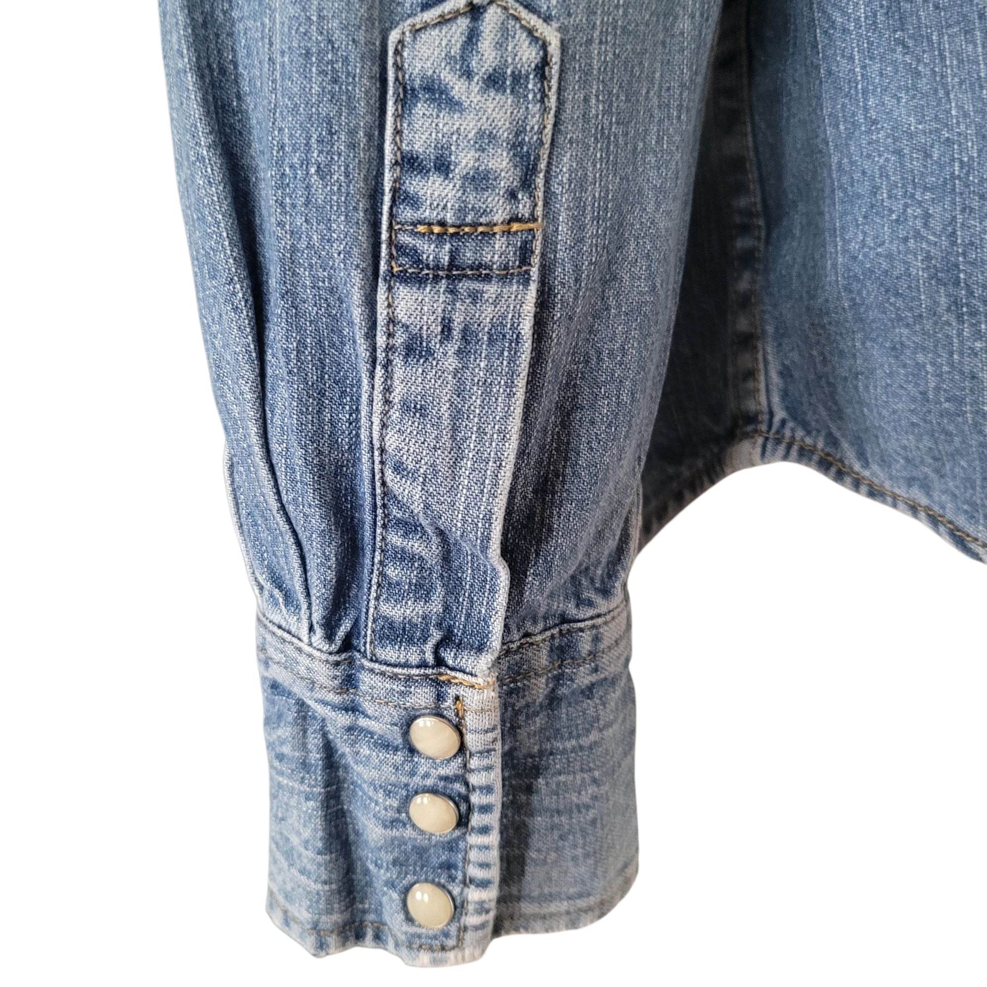 Vintage Levi's Western Denim Shirt – Size M - USASTARFASHION
