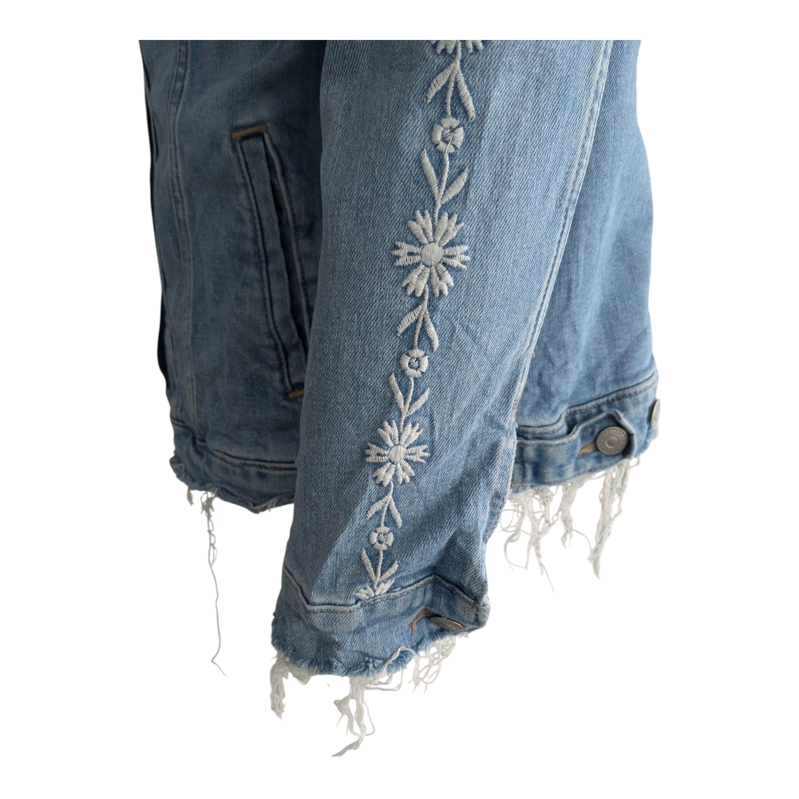 Levi’s Women’s Denim Trucker Jacket Distressed Embroidered Floral Blue 2X Plus - USASTARFASHION