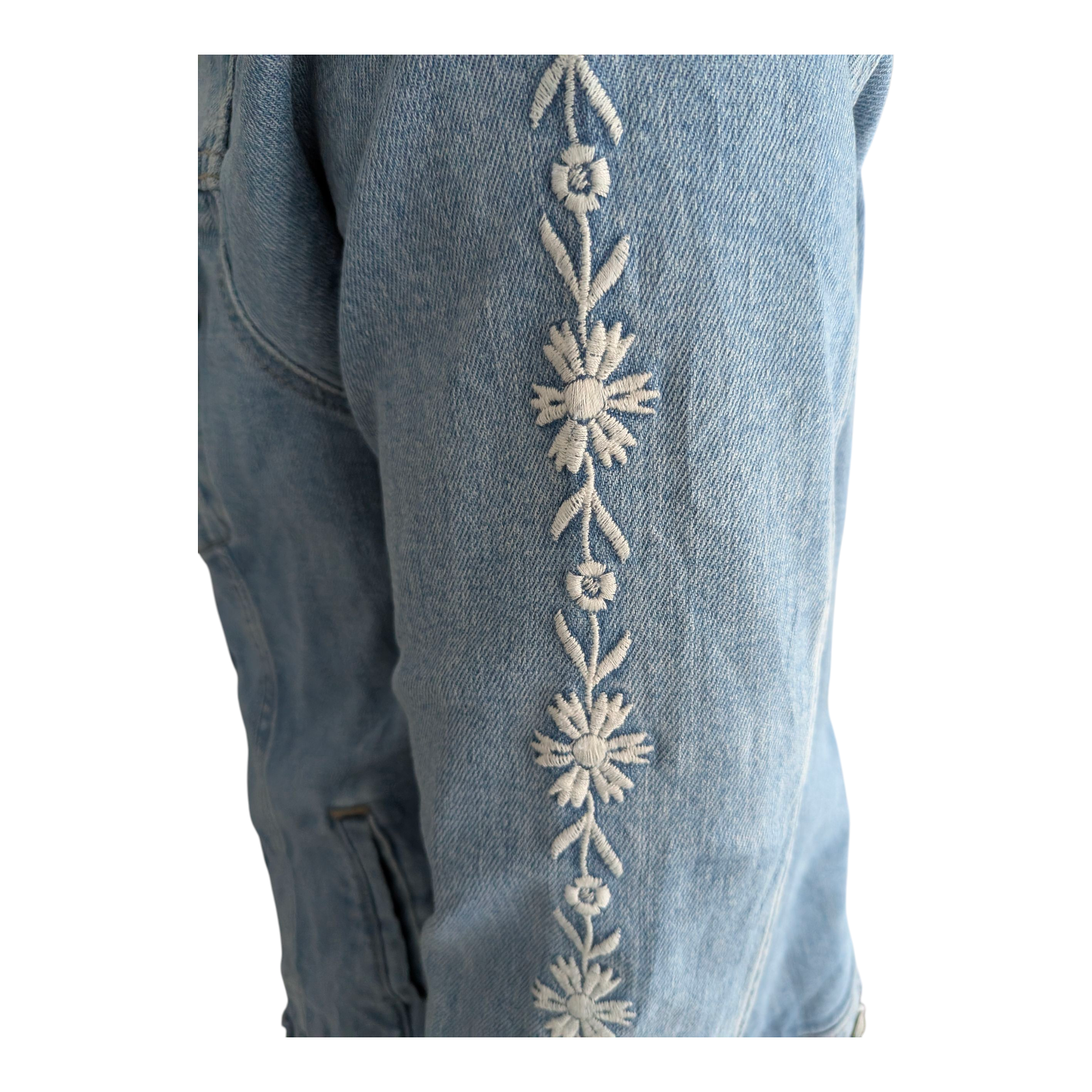 Levi’s Women’s Denim Trucker Jacket Distressed Embroidered Floral Blue 2X Plus - USASTARFASHION