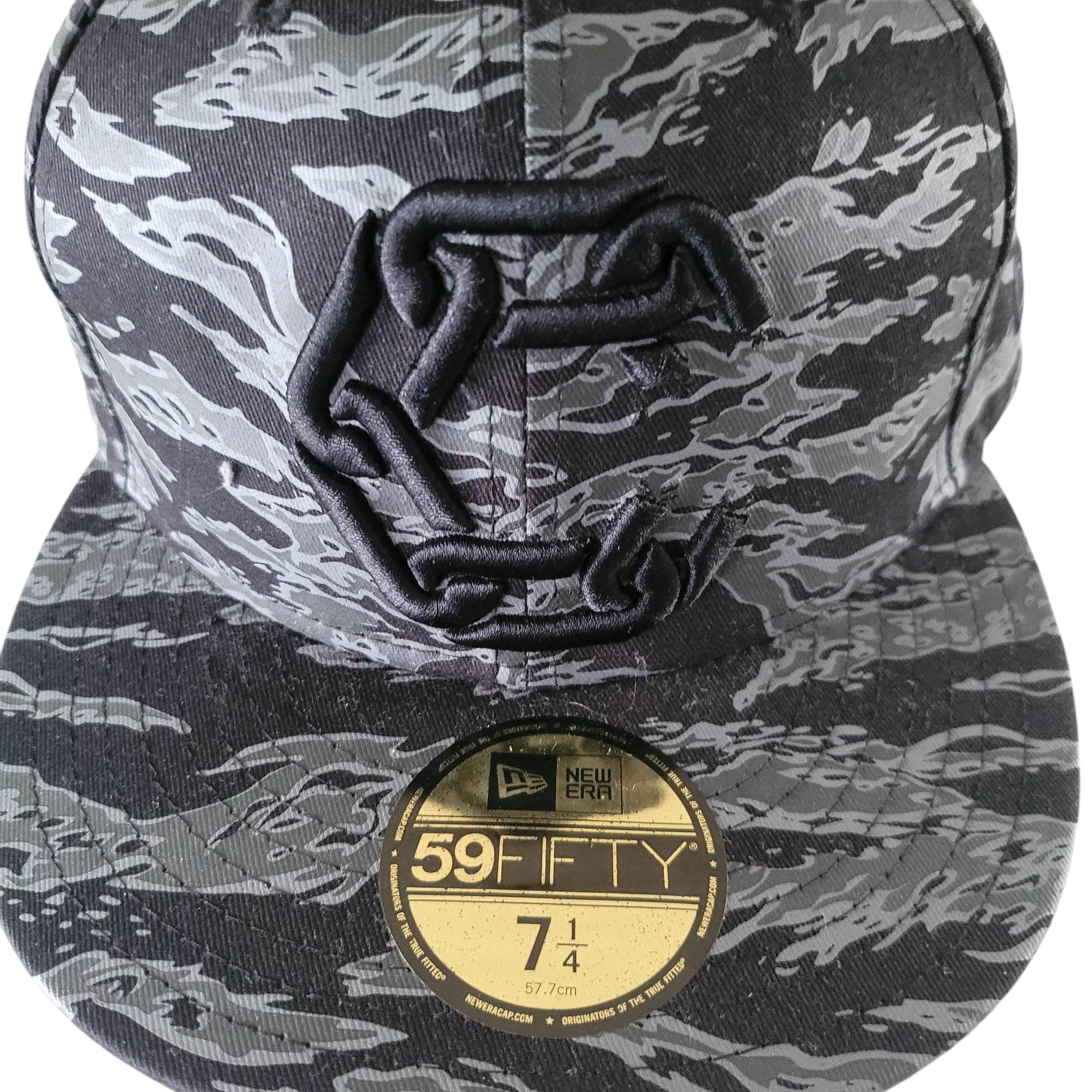 New Era x Crooks & Castles 59FIFTY Fitted Hat - Black Tiger Camo - Size 7 1/4 - USASTARFASHION