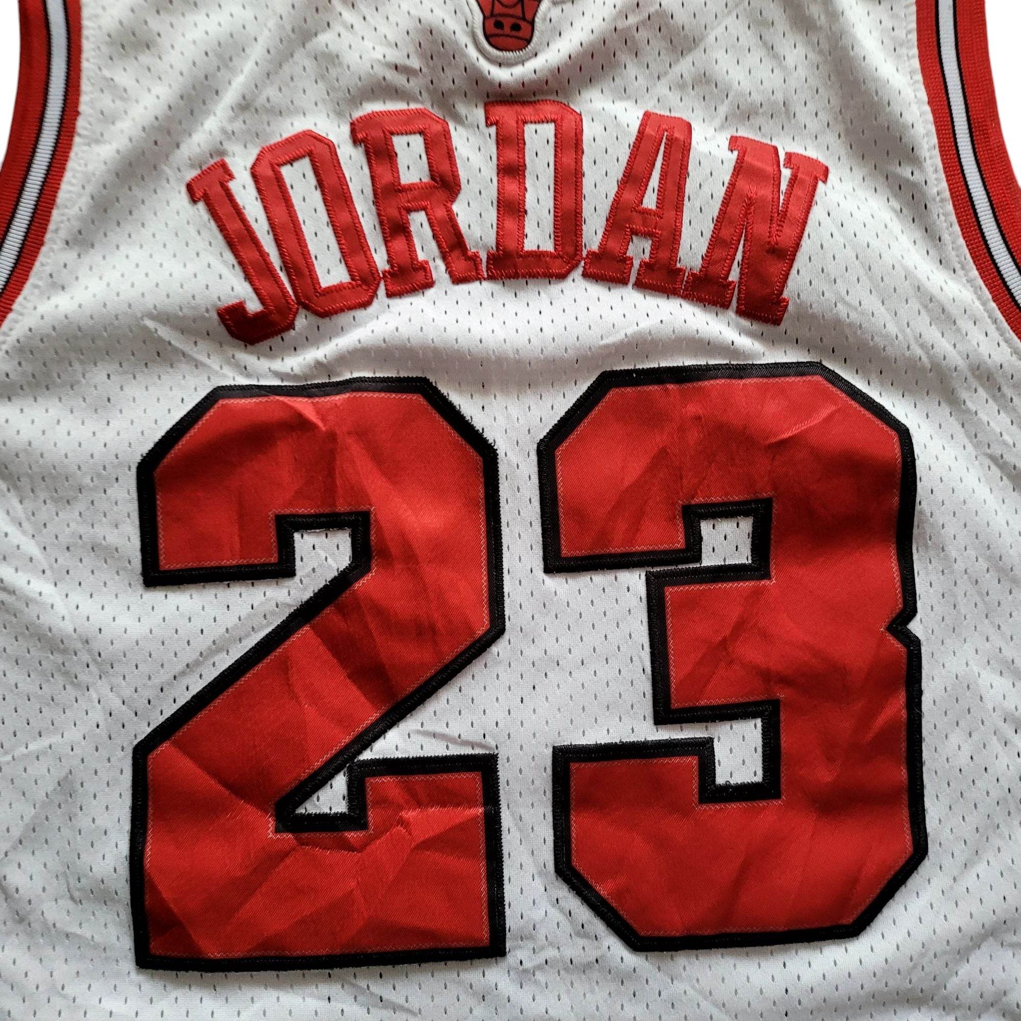 Vintage Nike Michael Jordan Chicago Bulls 23 Jersey - Size S - USASTARFASHION