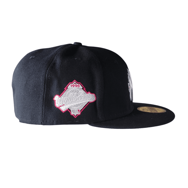 New York Yankees Fitted Cap 59FIFTY - Black with Reflective Multicolor Logo, Size 7 5/8 - USASTARFASHION