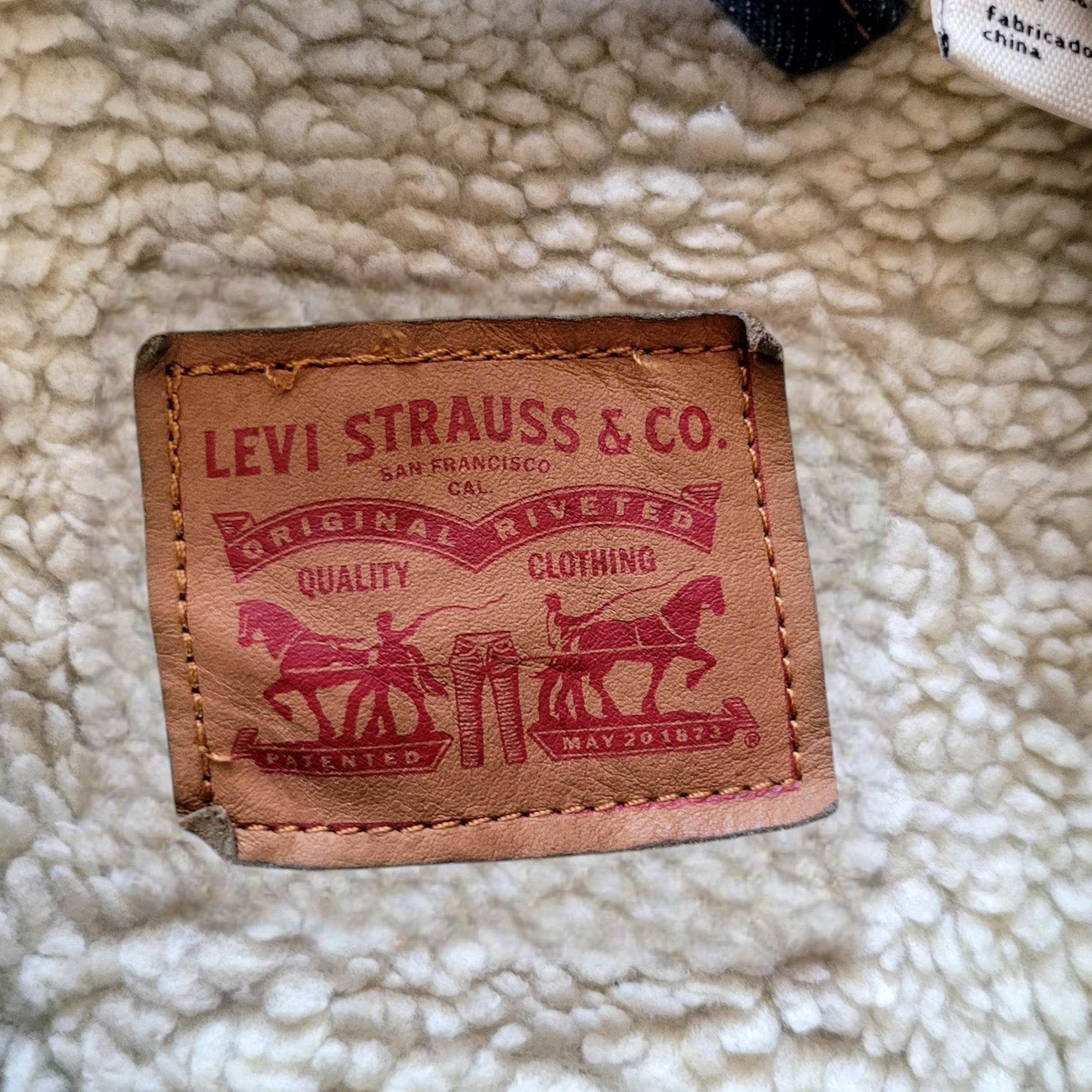 Vintage Levi’s Sherpa Trucker Jacket – Blue Denim, Size M - USASTARFASHION