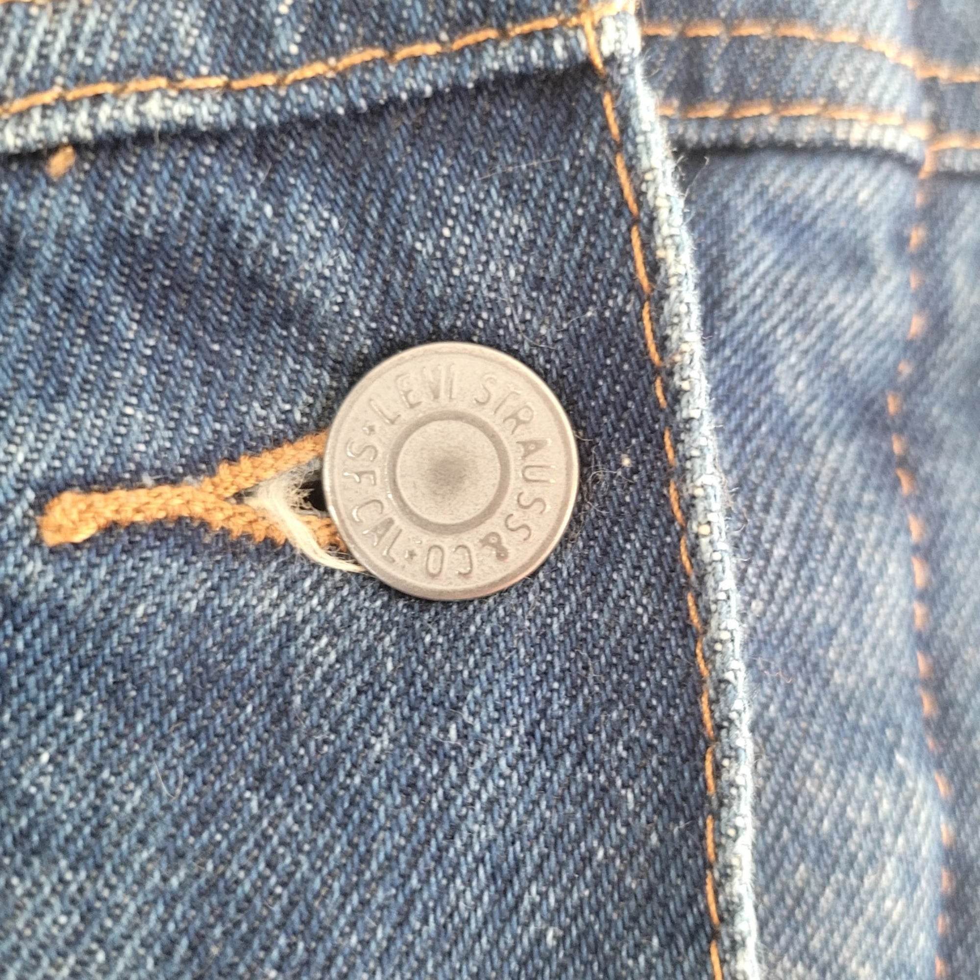 Vintage Levi’s Sherpa Trucker Jacket – Blue Denim, Size M - USASTARFASHION