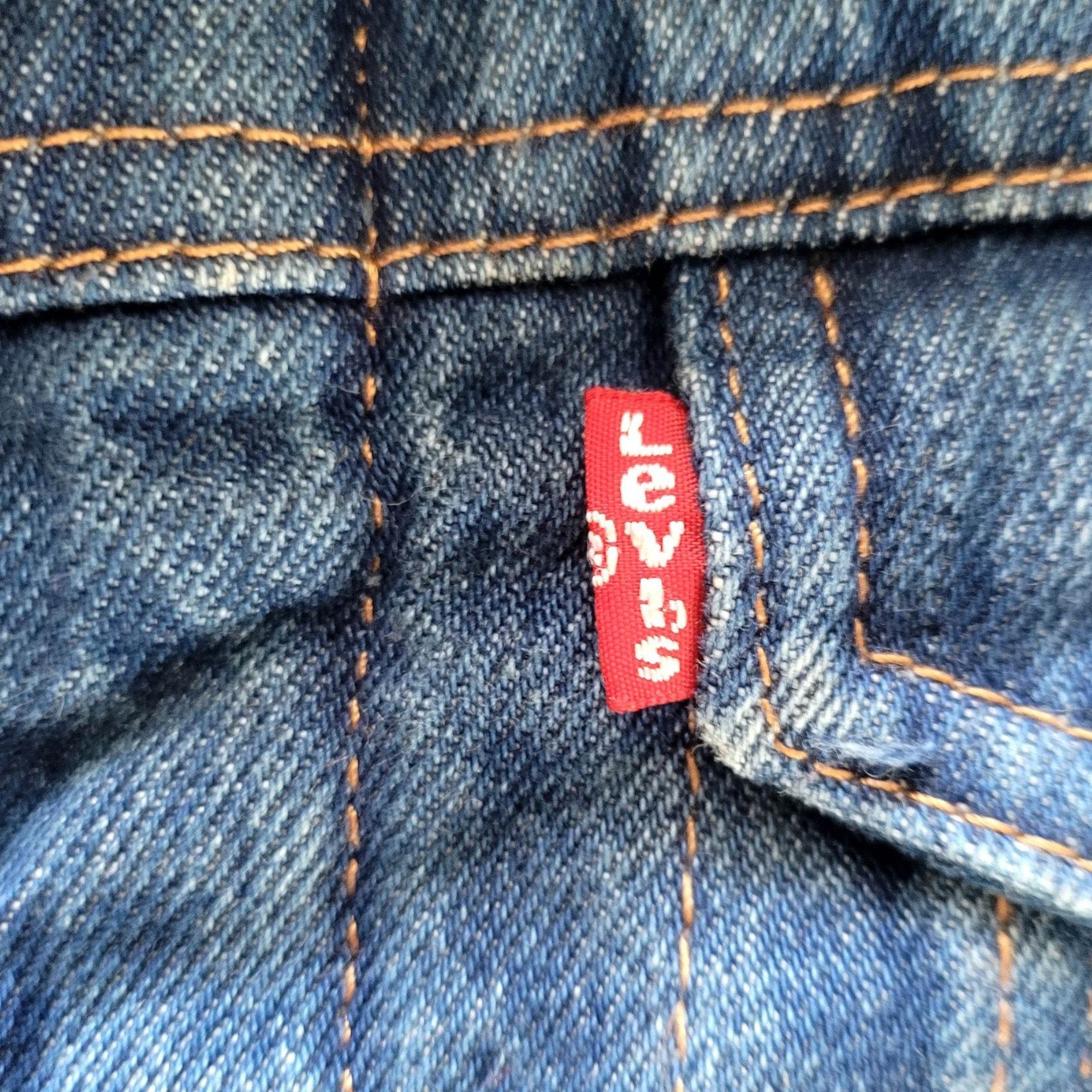 Vintage Levi’s Sherpa Trucker Jacket – Blue Denim, Size M - USASTARFASHION