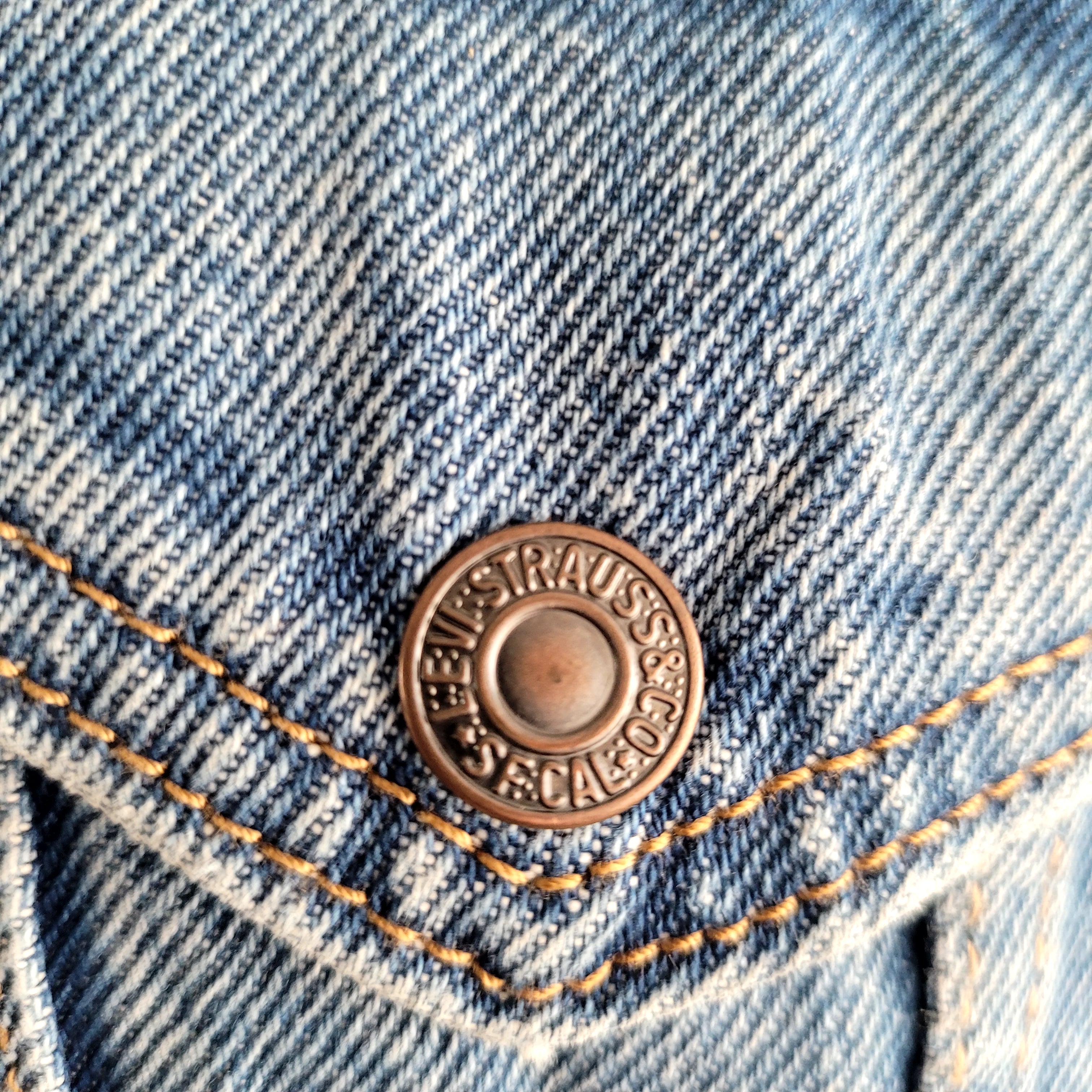 Levi’s Sherpa-Lined Trucker Jacket WaterLess™ – Size L (Second Hand) - USASTARFASHION