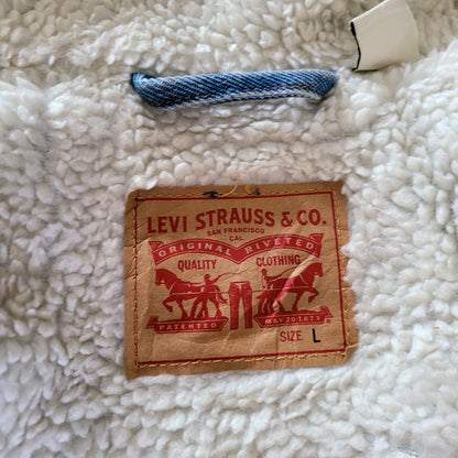 Levi’s Sherpa-Lined Trucker Jacket WaterLess™ – Size L (Second Hand) - USASTARFASHION