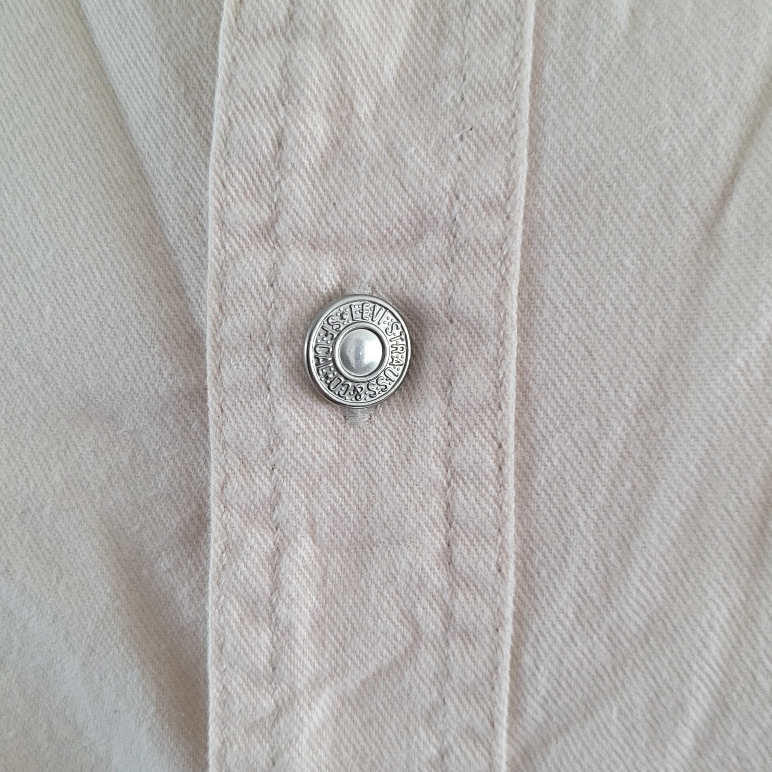 Vintage Levi’s White Western Denim Shirt – Size L - USASTARFASHION