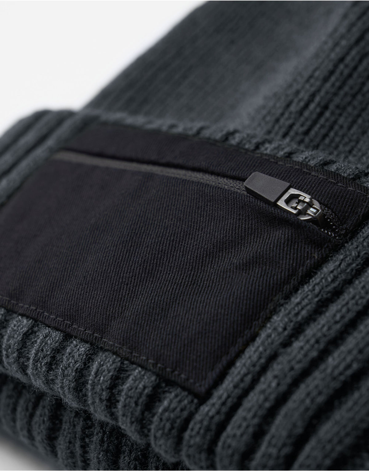 Beechfield B334R Zip Patch Beanie - Graphite Grey/Black