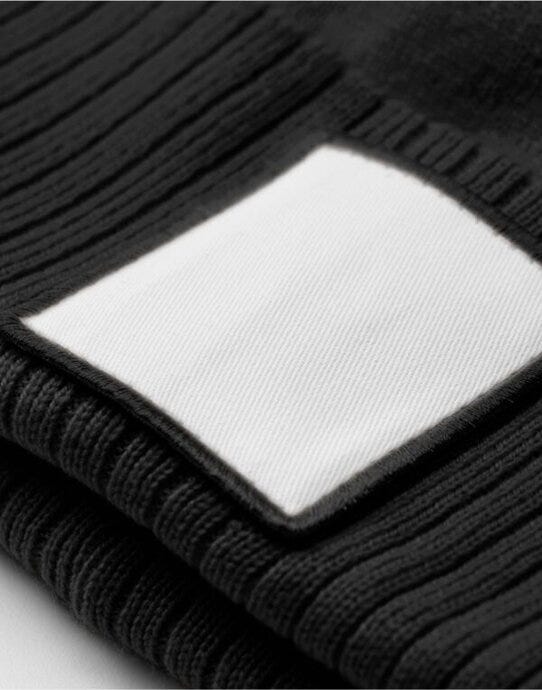 Beechfield B338R Appliqué Patch Pom Beanie - Black/White