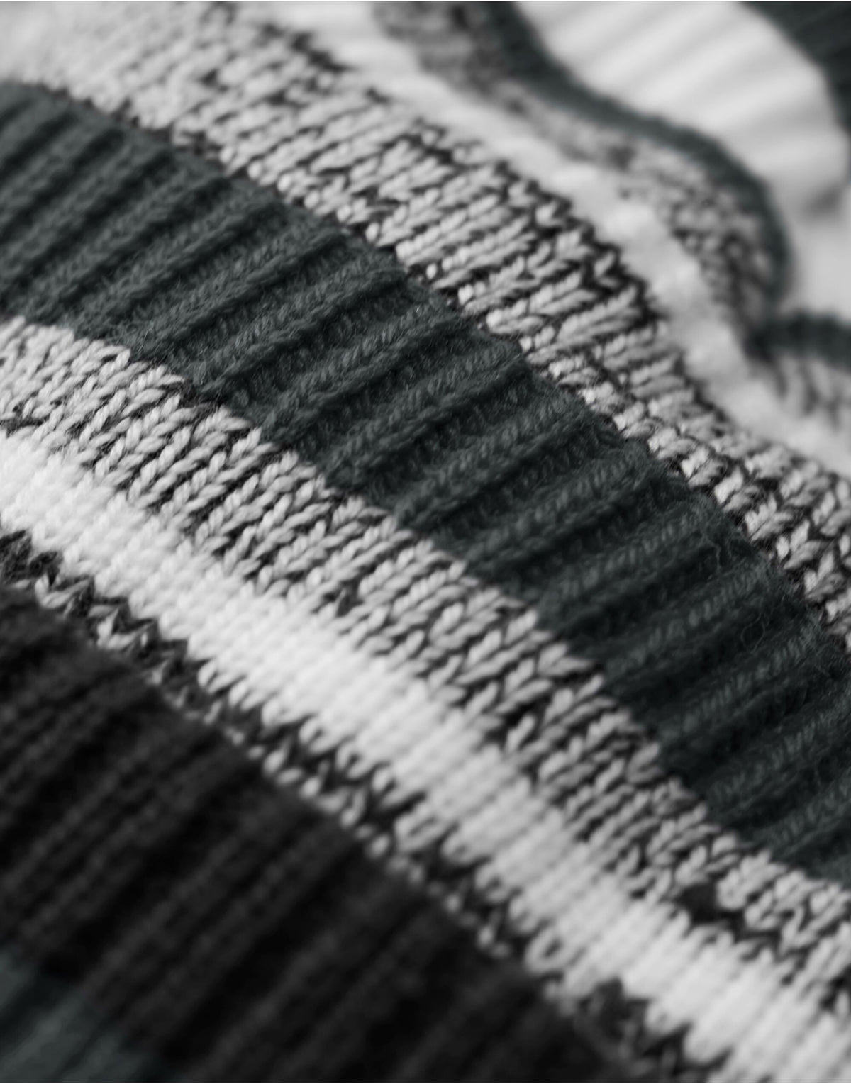 Beechfield B474R Multi-Sport Fan Beanie - Black/Graphite/White