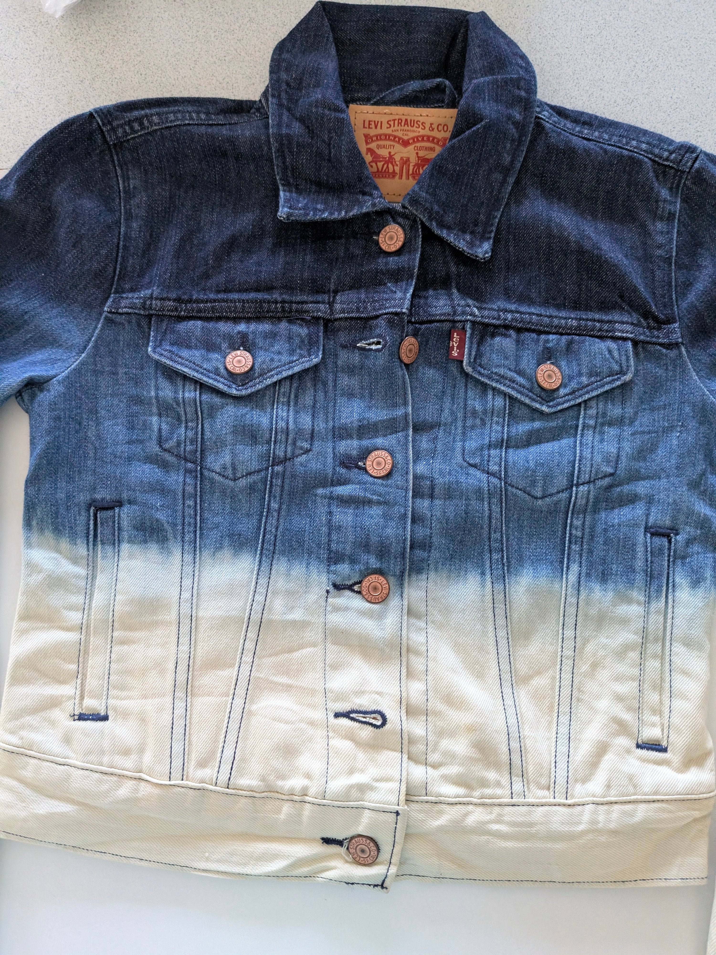 Levi’s Women’s Denim Jacket XS Blue White Ombre Gradient Trucker Style - USASTARFASHION