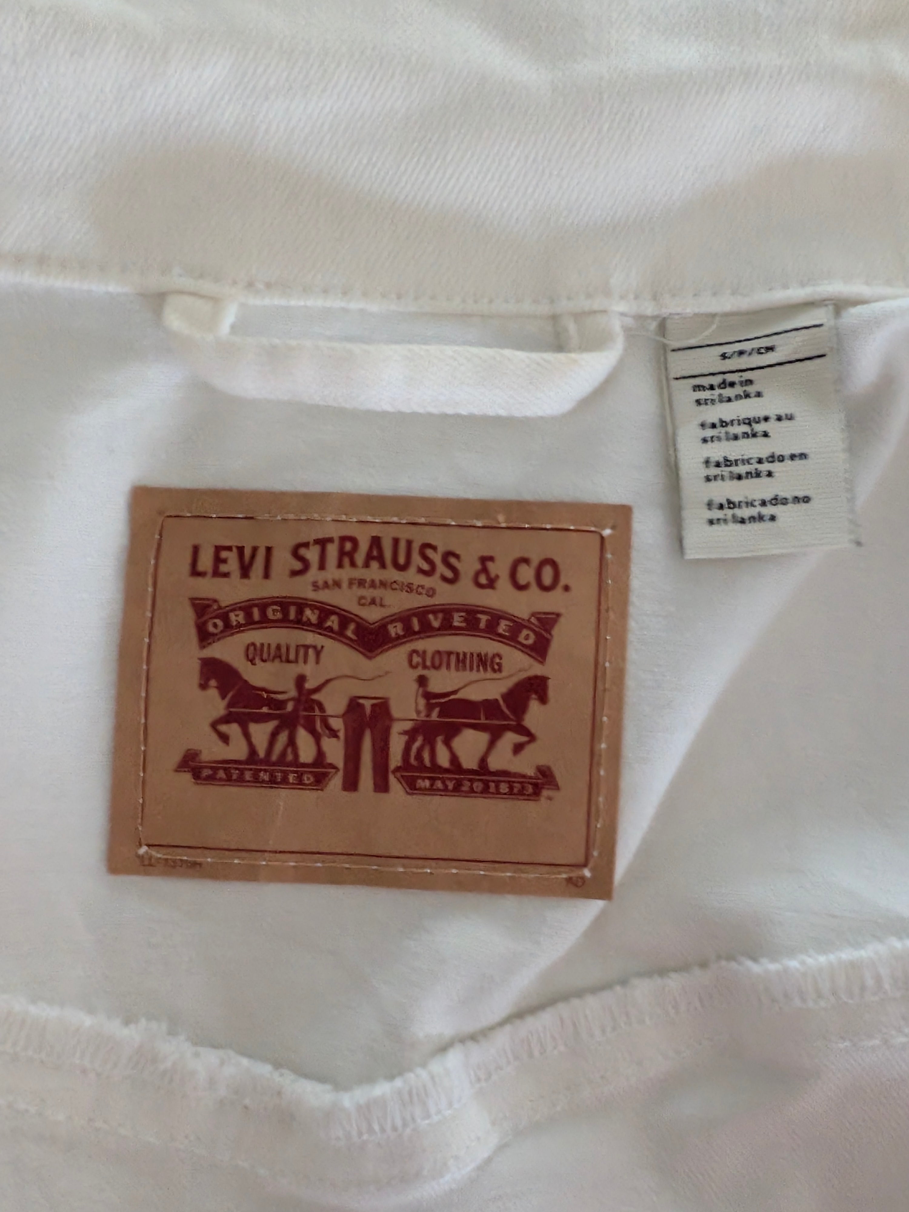 Levi’s women’s denim jacket (size S) - USASTARFASHION