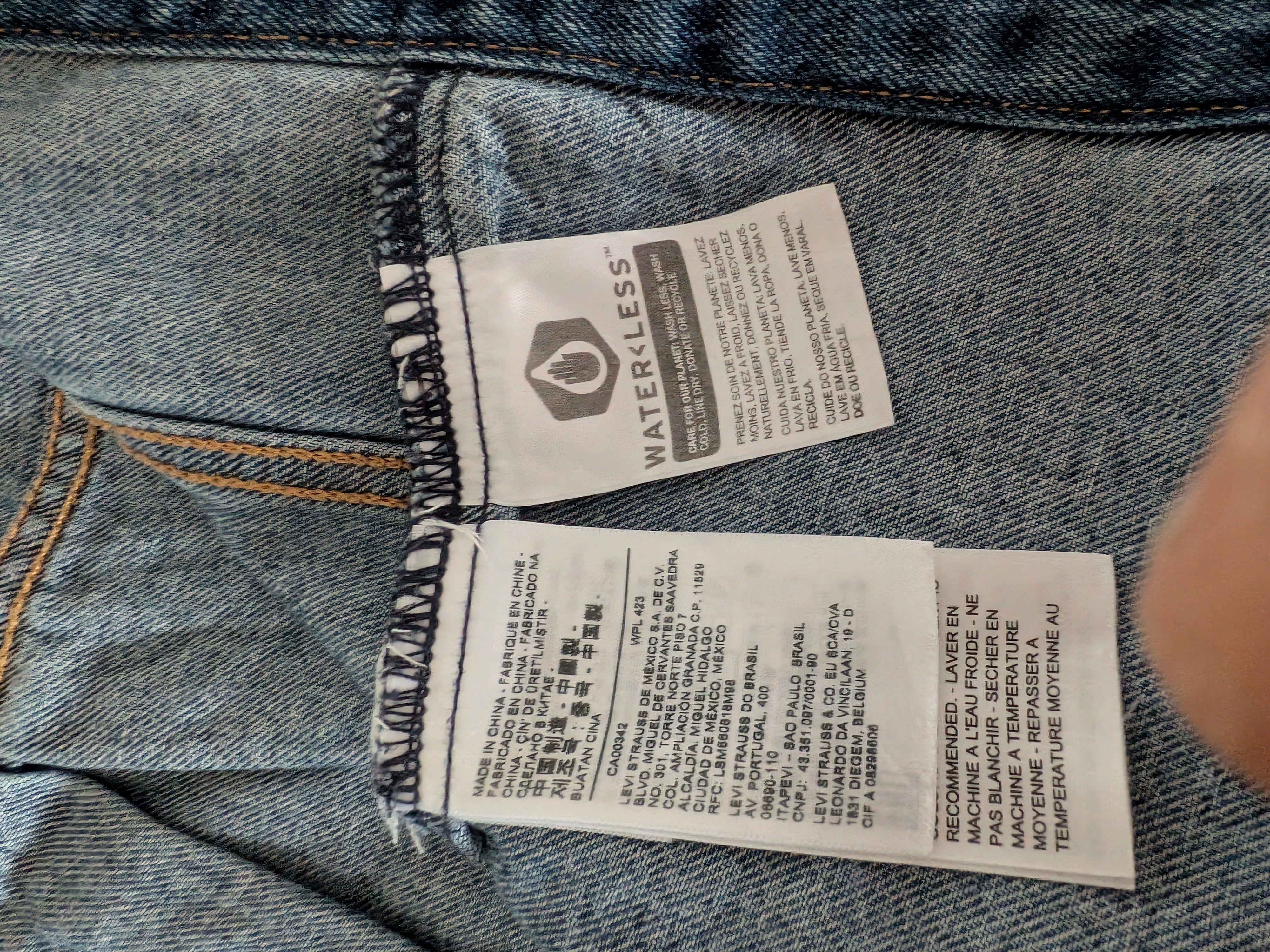 Levi’s Premium Water&lt;Less Denim Trucker Jacket – Light Blue – Size M - USASTARFASHION