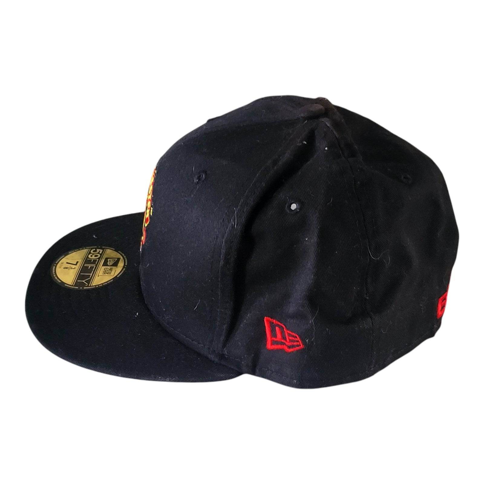 Manchester United Cap - New Era 59FIFTY Fitted Hat Size 7 3/8 with Embroidered Crest - USASTARFASHION