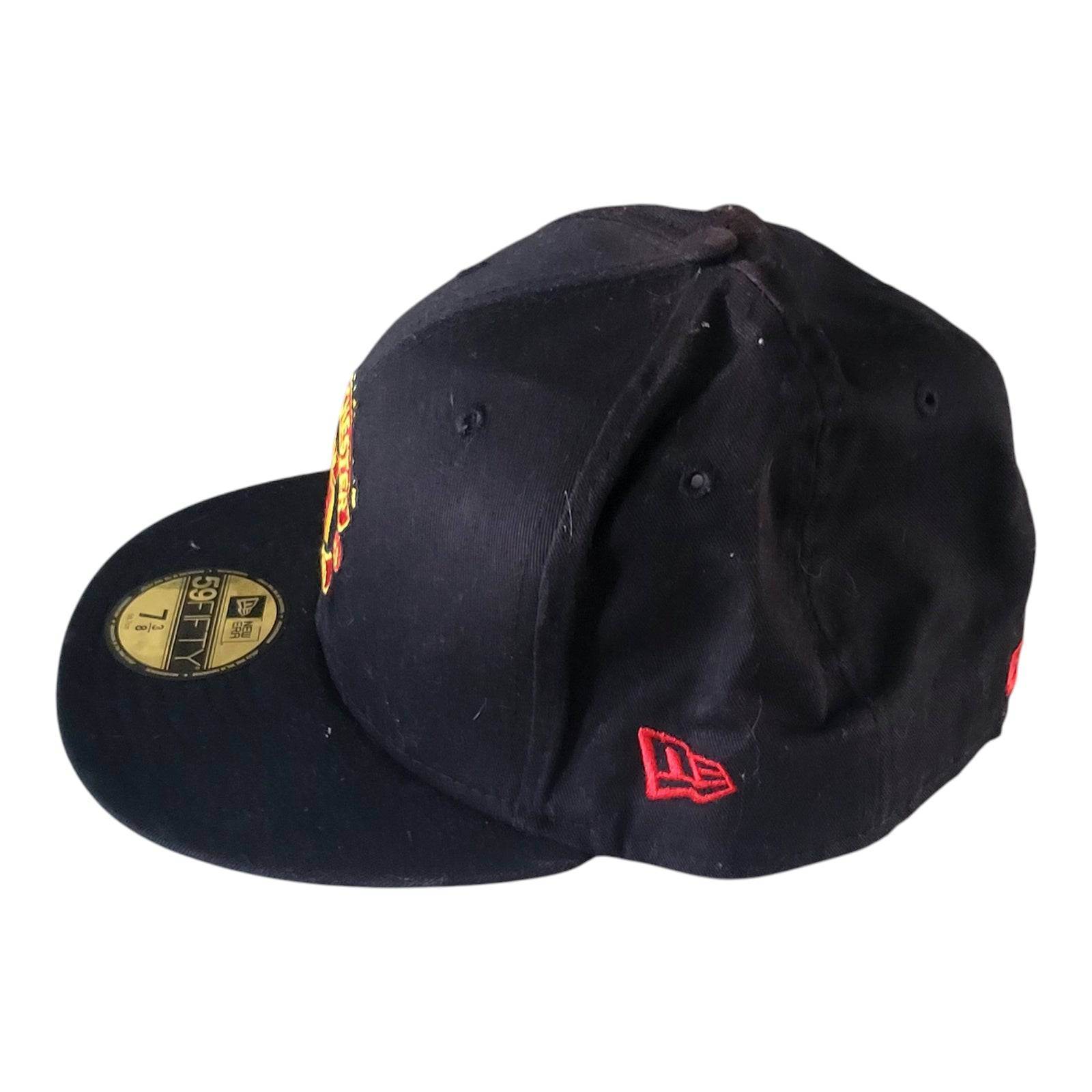 Manchester United Cap - New Era 59FIFTY Fitted Hat Size 7 3/8 with Embroidered Crest - USASTARFASHION