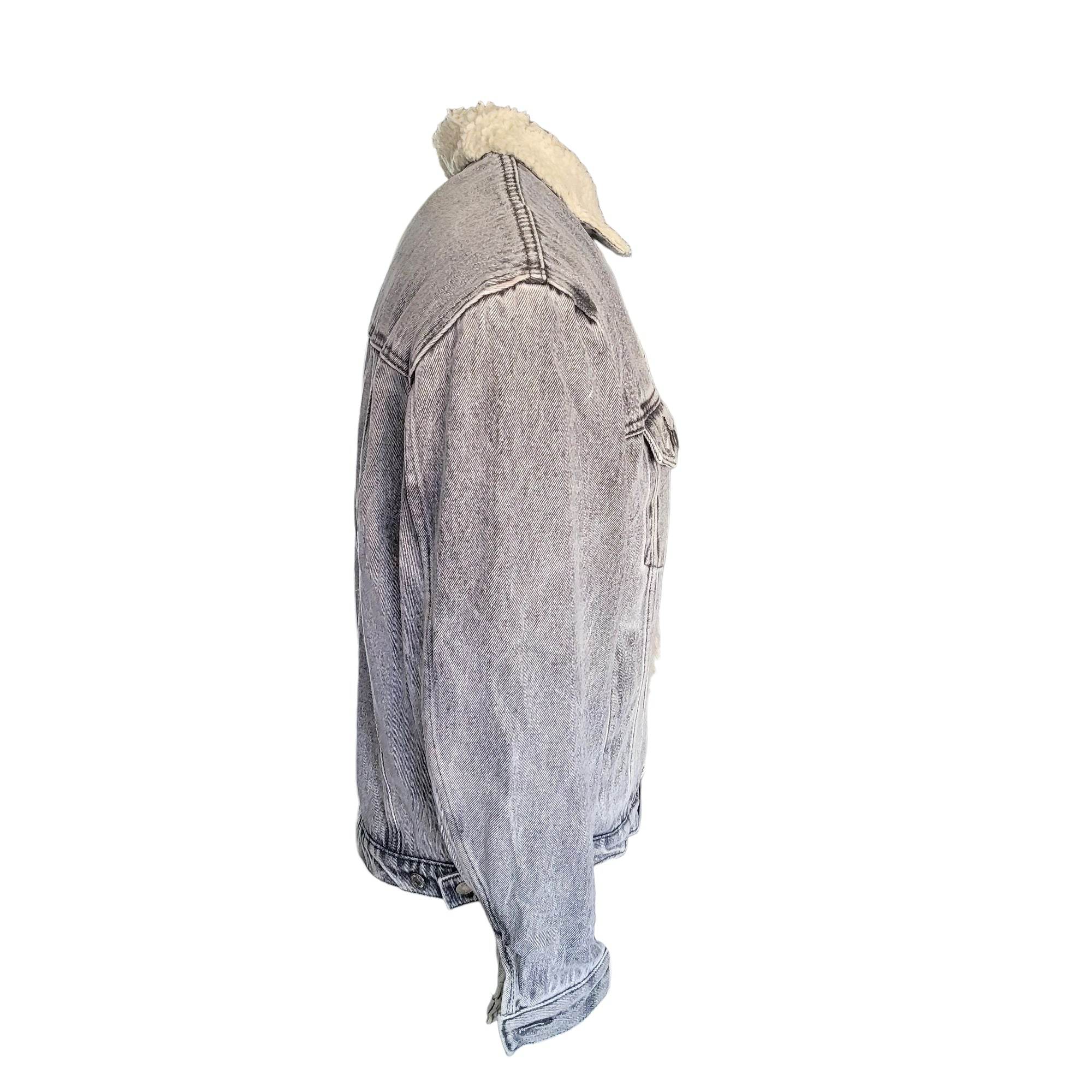 Vintage Levi’s Sherpa Lined Denim Jacket – Size S - USASTARFASHION