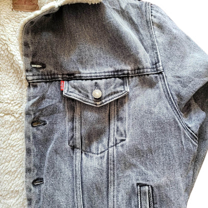 Vintage Levi’s Sherpa Lined Denim Jacket – Size S - USASTARFASHION