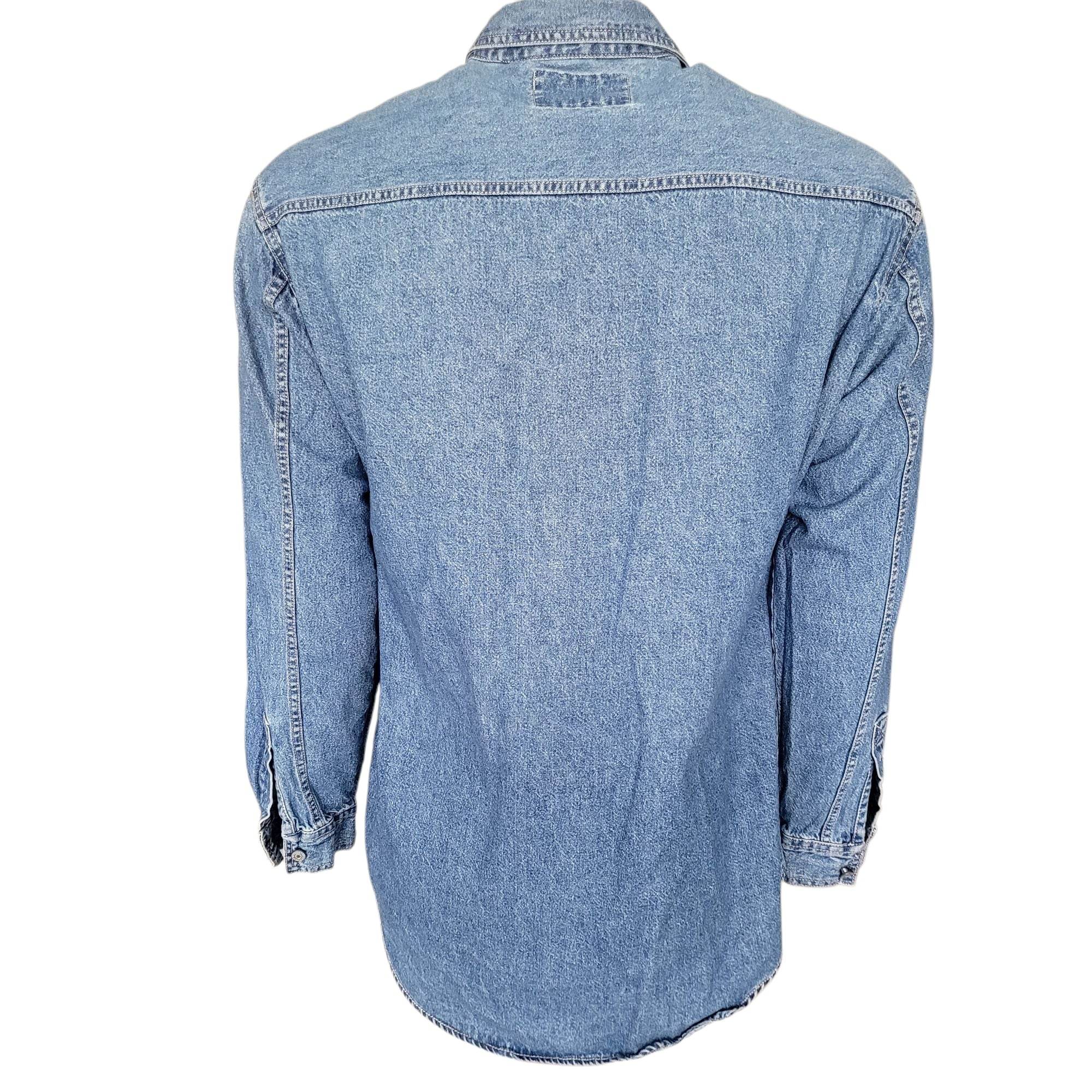 Vintage Levi’s Light Wash Denim Shirt – Size M - USASTARFASHION