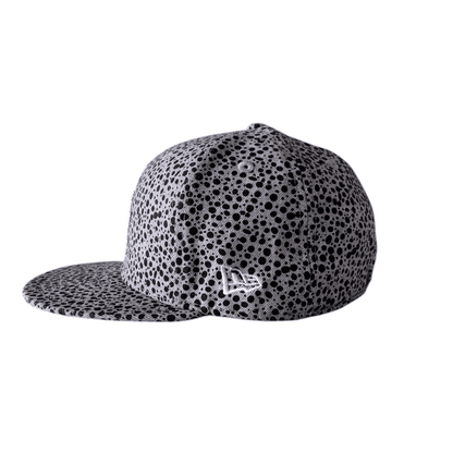 Los Angeles Dodgers Cap - New Era Fitted Hat with Abstract Dot Design, Size 7 3/8 Black & Grey - USASTARFASHION