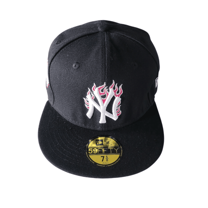 New York Yankees Fitted Cap 59FIFTY - Black with Reflective Multicolor Logo, Size 7 5/8 - USASTARFASHION
