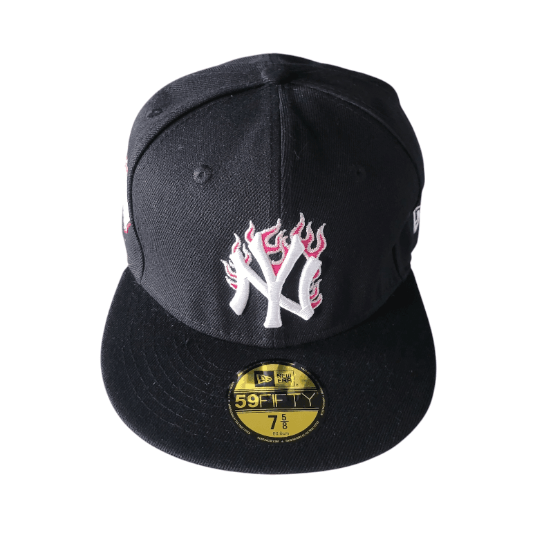New York Yankees Fitted Cap 59FIFTY - Black with Reflective Multicolor Logo, Size 7 5/8 - USASTARFASHION