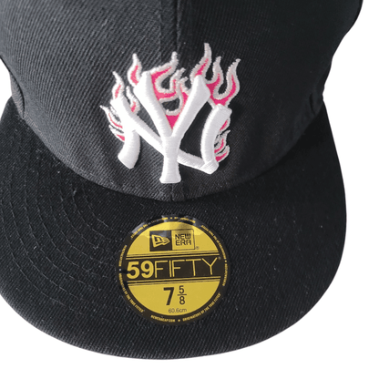 New York Yankees Fitted Cap 59FIFTY - Black with Reflective Multicolor Logo, Size 7 5/8 - USASTARFASHION
