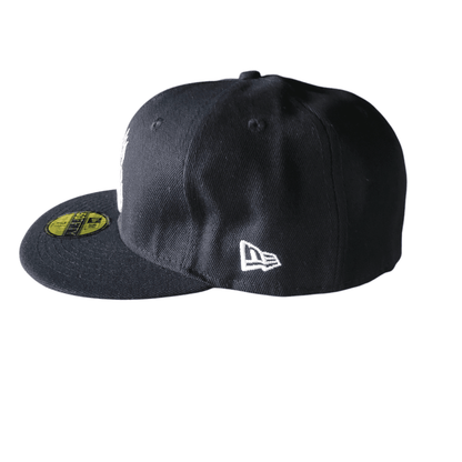 New York Yankees Fitted Cap 59FIFTY - Black with Reflective Multicolor Logo, Size 7 5/8 - USASTARFASHION