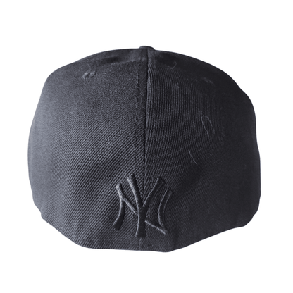 New York Yankees Fitted Cap 59FIFTY - Black with Reflective Multicolor Logo, Size 7 5/8 - USASTARFASHION